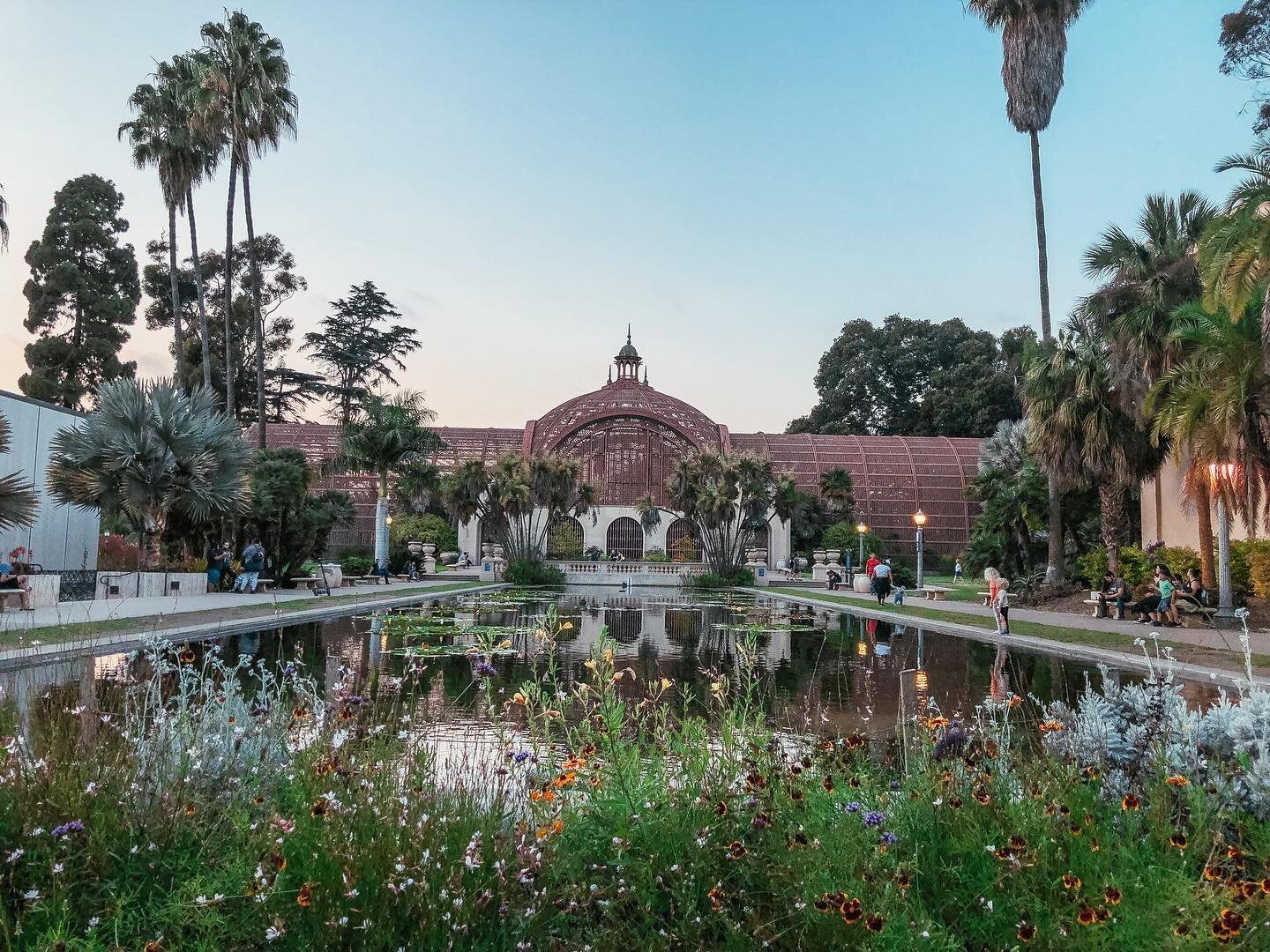 Another breathtaking Balboa Park shot!✨ Like seriously, how is this real?? Nothing beats evening walks around Balboa Park.