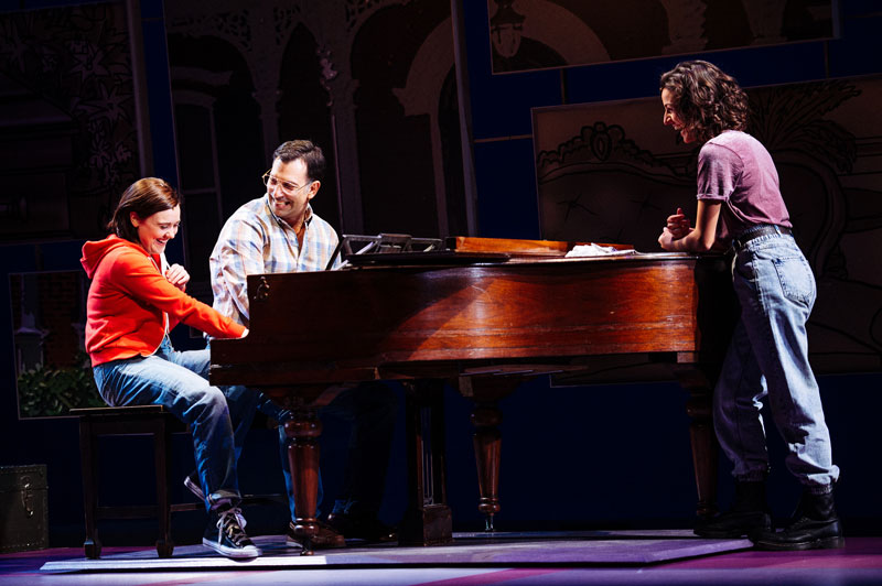 funhome-productionphoto-middlealison800.jpg