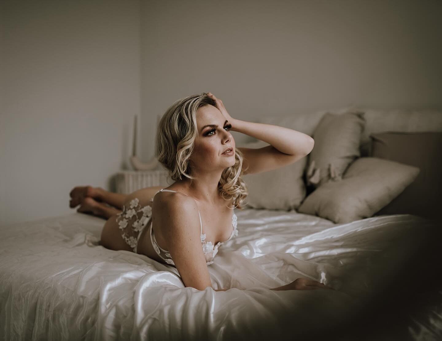 Elevate your Valentine&rsquo;s Day boudoir experience with flawless makeup that captures the essence of love. Secure your session and let&rsquo;s create magic together! 💋📸 #bookmenow #boudoirbeauty #valentinesglam 
.
.
.
💄 @makeupartistrybytrish 
