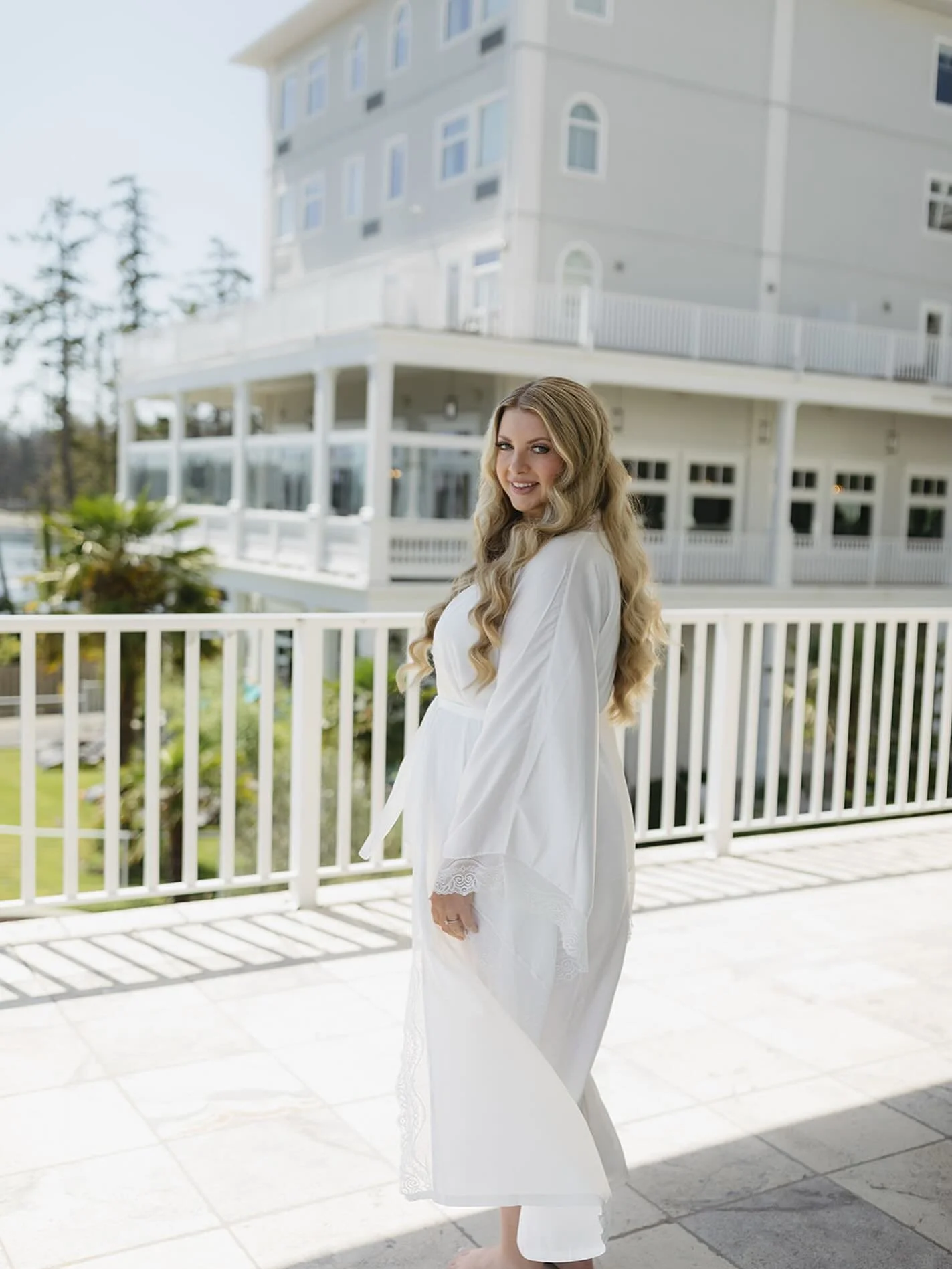 Every bride deserves to feel like herself — just the most radiant, confident version possible!
I never rush through a bridal makeup. I take time with each client to understand what makes them feel beautiful, what they’ve envisioned for t