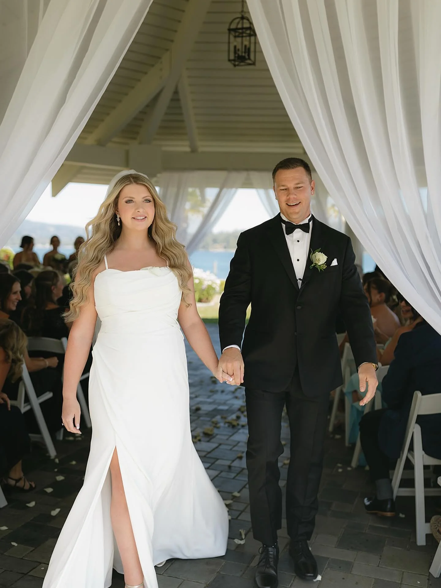 There’s something so magical about weddings by the ocean.
This beautiful celebration took place at one of Sooke’s most picturesque venues — a truly elegant coastal gem that never fails to take my breath away.
Being local to Sooke,