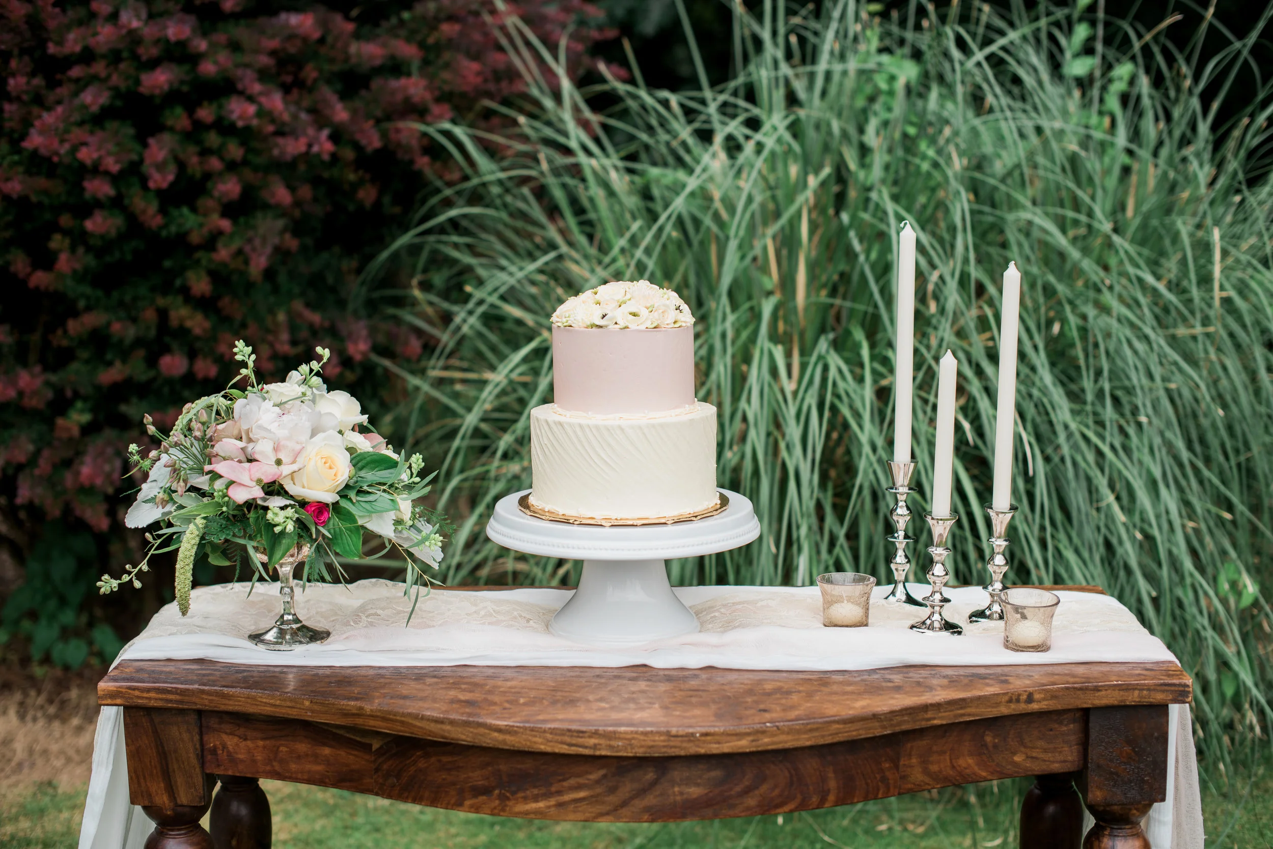 ClassicRomanceStyledShoot-129 (1).jpg