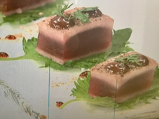 美味しい料理を作る為、ナイフを磨く。