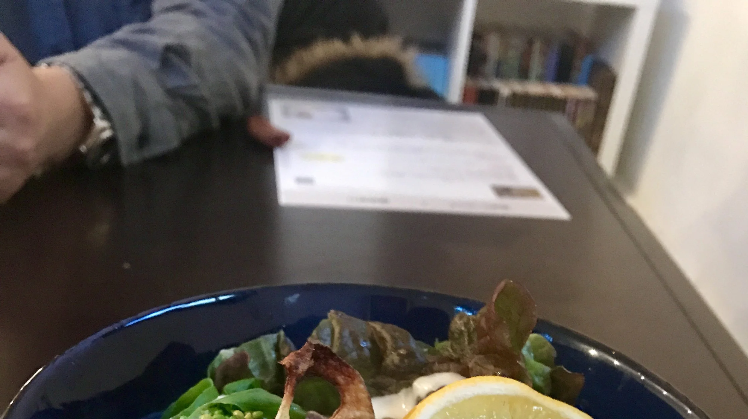 どんな関係の2人でも？長居したくなるカフェ。