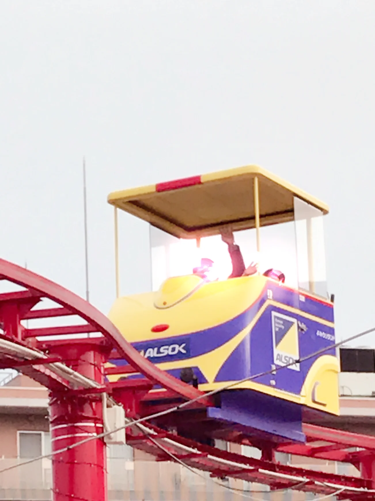 「人は、せっせせっせと命を運ぶ運送屋さんなり」辻仁成