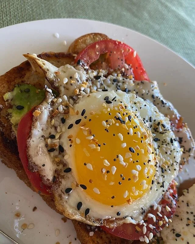 Gang&rsquo;s all here | Avocado Toast, Trader Joe&rsquo;s Garlic Spread, sliced Roma tomatoes, seat salt, fried egg and Everything But the Bagel Seasoning 👌🏼