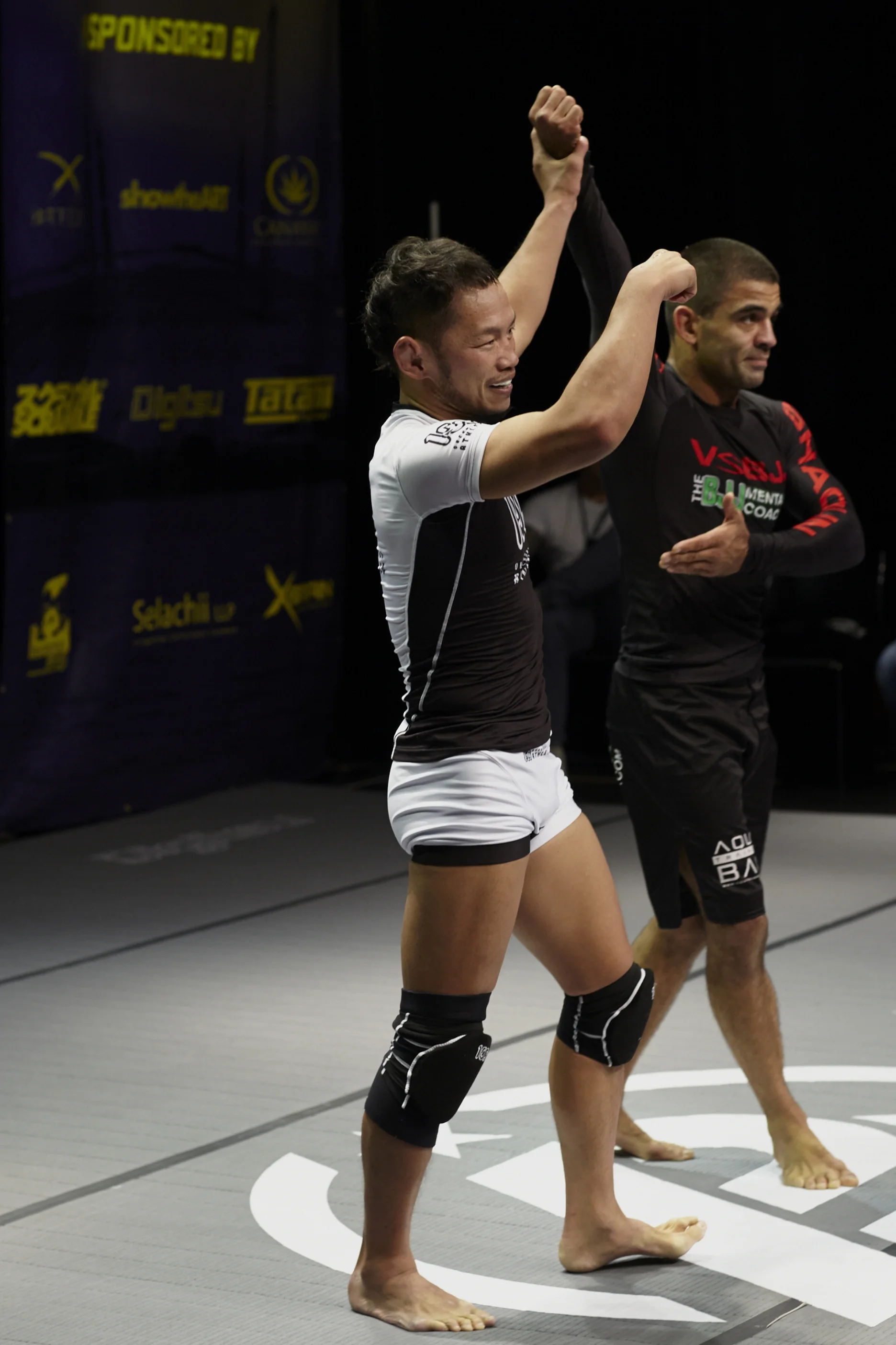 Uno recovered quickly to raise Ribeiro's hand; a tough guy and a sportsman. Photo by Andrew Jackson.
