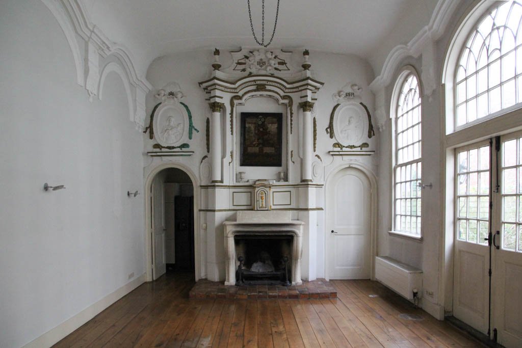  Inside the chapel, getting ready for its next chapter as a living room. Photo credit: Amsterdam Monuments. 