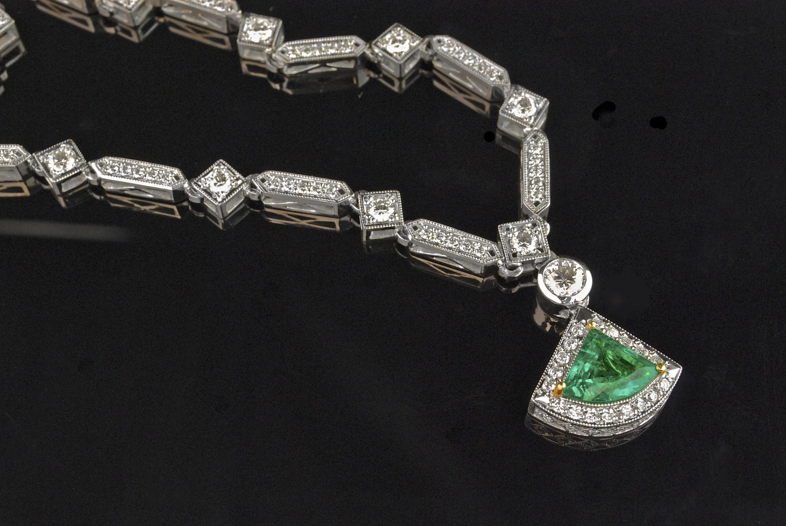 EM NECKL.02.jpg