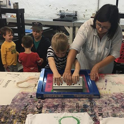 2018 May: Springtime Zines and Comics Saturday, May 12th from noon-2pm Learn how to make your very own zine or comic from a single sheet of paper! Participants will be able to screen print and construct several books in this spring-themed workshop! Instructor: Jennifer McTague