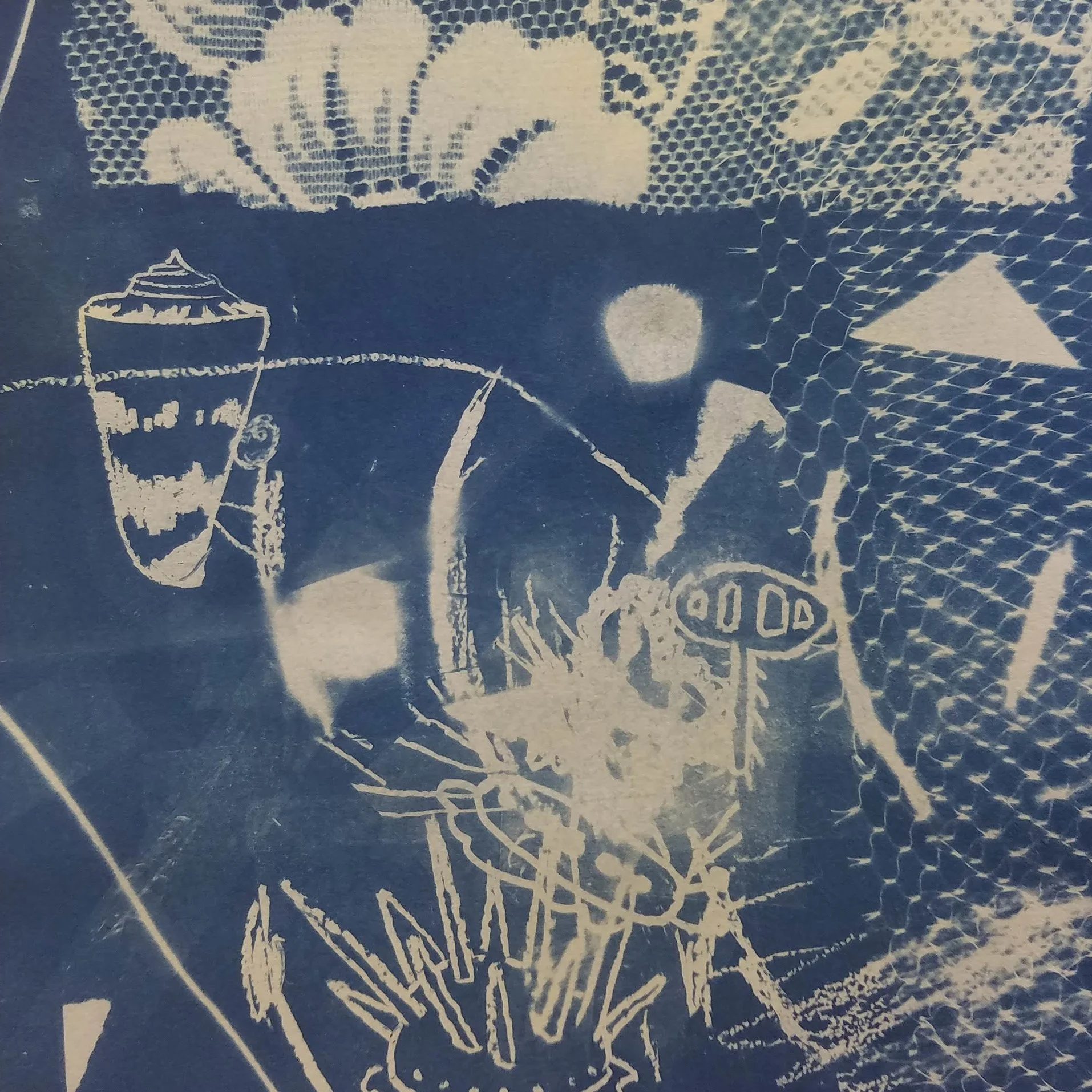 2018 September: Under the Sea with Cyanotypes Saturday, September 8th from noon-2pm Say "goodbye!" to summer by celebrating the ocean and making prints with the sun! We will look at different ocean inspiration like shells, coral, seaweed, and of course sea creatures - to create our very own cyanotypes. There will be imagery provided and children and their grown ups can also draw their own! Instructor: Ashley Limés Castellana