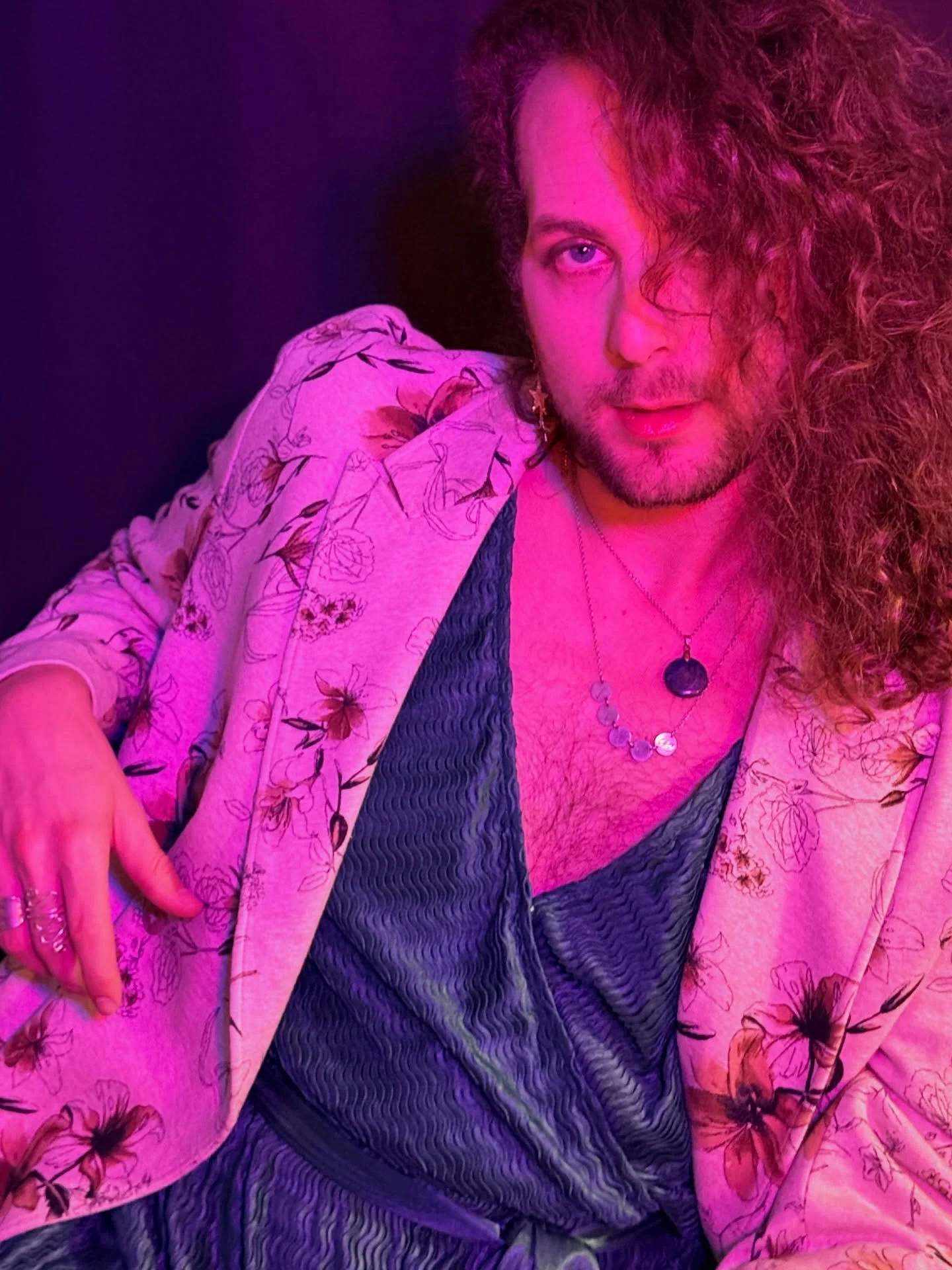 This is my official application to become your favorite self made indie artist this year 👑🌟
Two BIG announcements coming this week and I simply cannot contain my excitement! Get ready to dance cause this year we&rsquo;re bringing the bops 🚨
&bull;