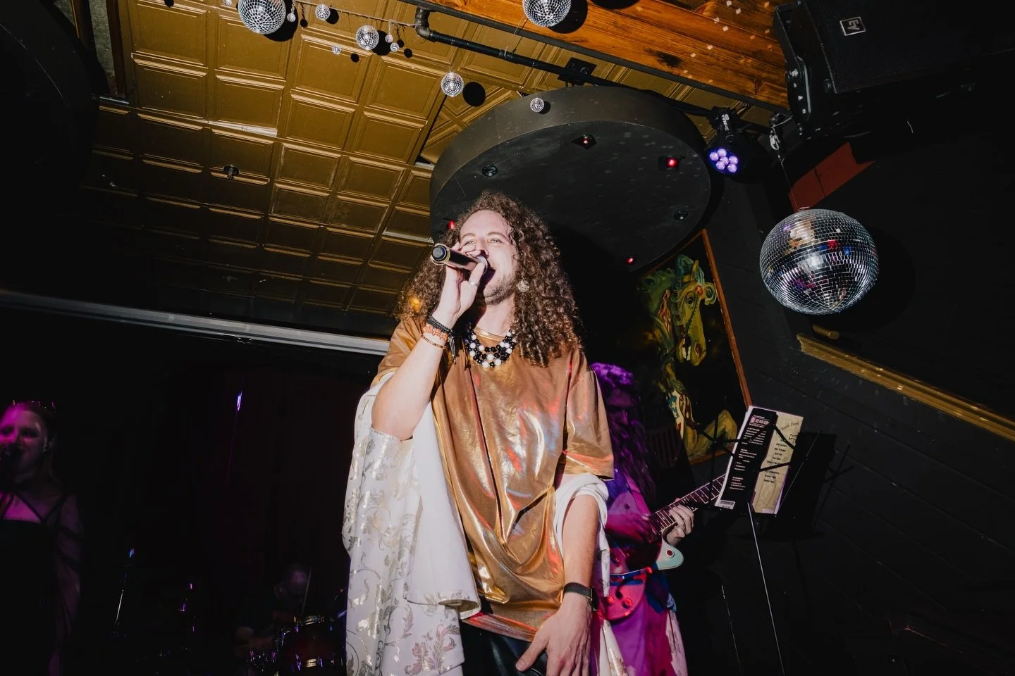 Thank you @kevwin for capturing the vibe at the show on Sunday. Sooo grateful to everyone who was there and made it such a stellar night! Who&rsquo;s ready for the next one? 🪩
&bull;
#photography #phillyband #phillynightlife #frankybradleys #remygol