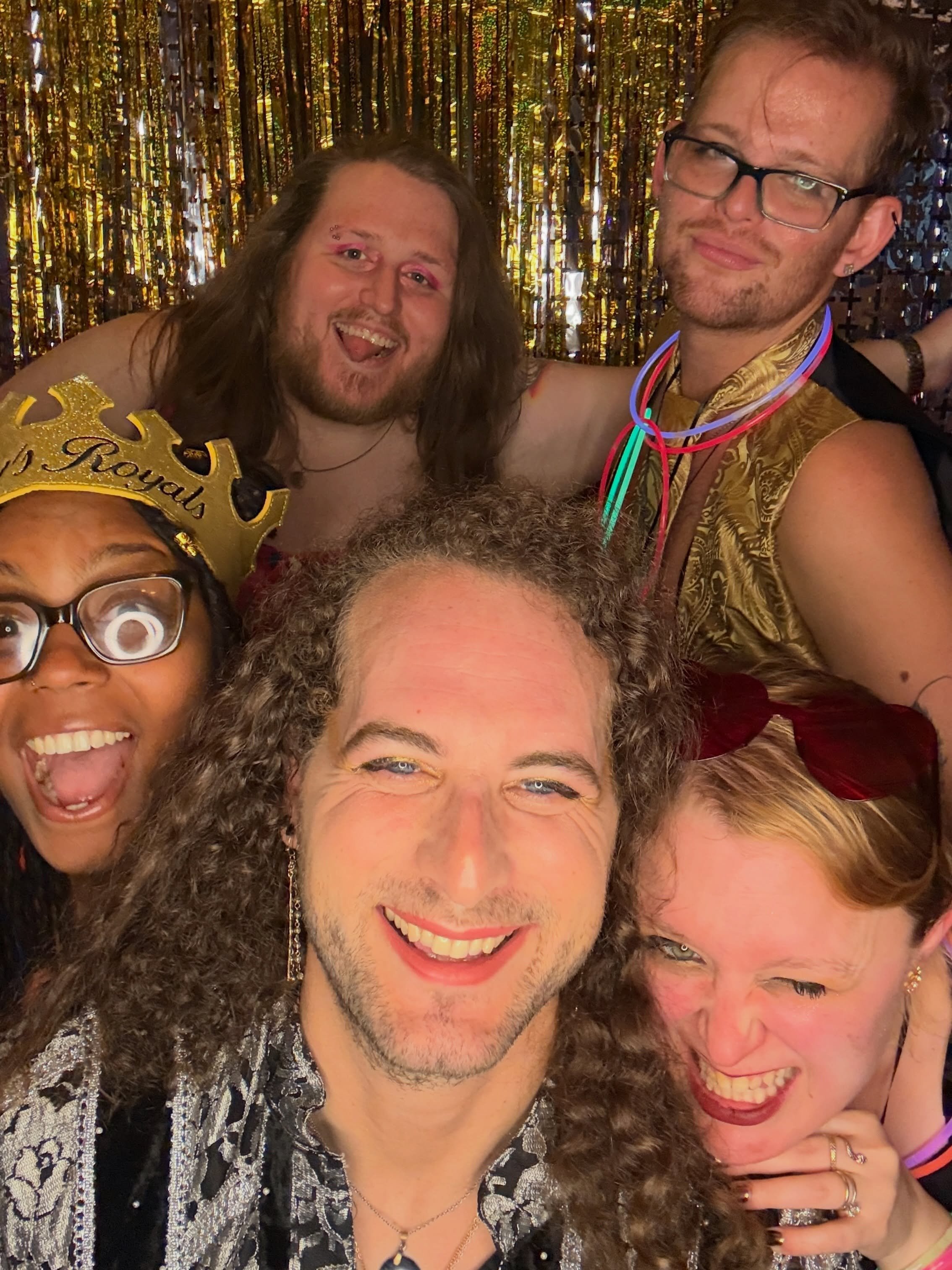 Daylight Dance Party was a success!! Thank you to all of my Gold Star Dancers who came out in full force 💃🏼🕺 I hope everyone had a great time! I might just have to keep throwing parties now&hellip; 👑✨
&bull;
#daylightdanceparty #remygold #philly 