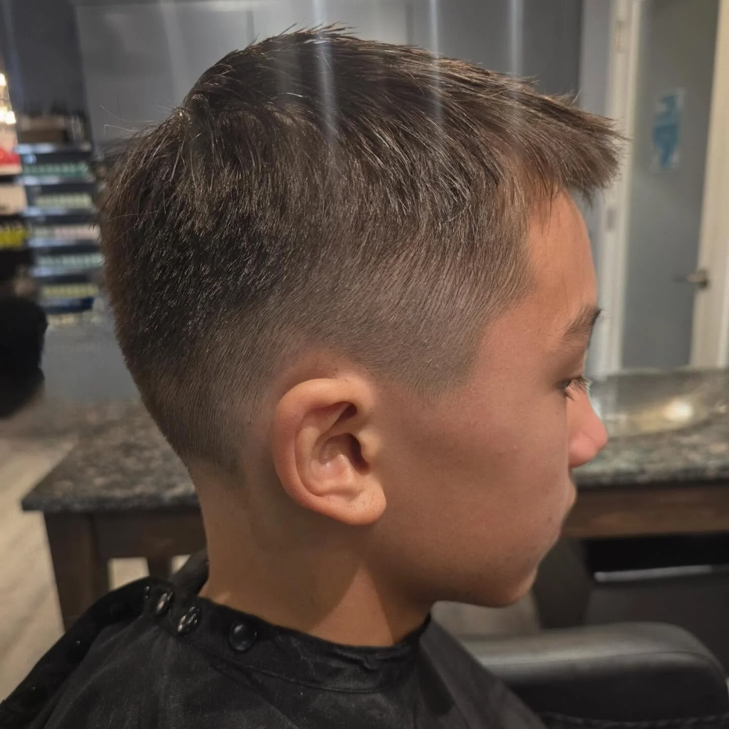 From grown-out to sharp + fresh ✂️🔥 This client came back to see Tammy for a major transformation - refined, tapered, and totally elevated.