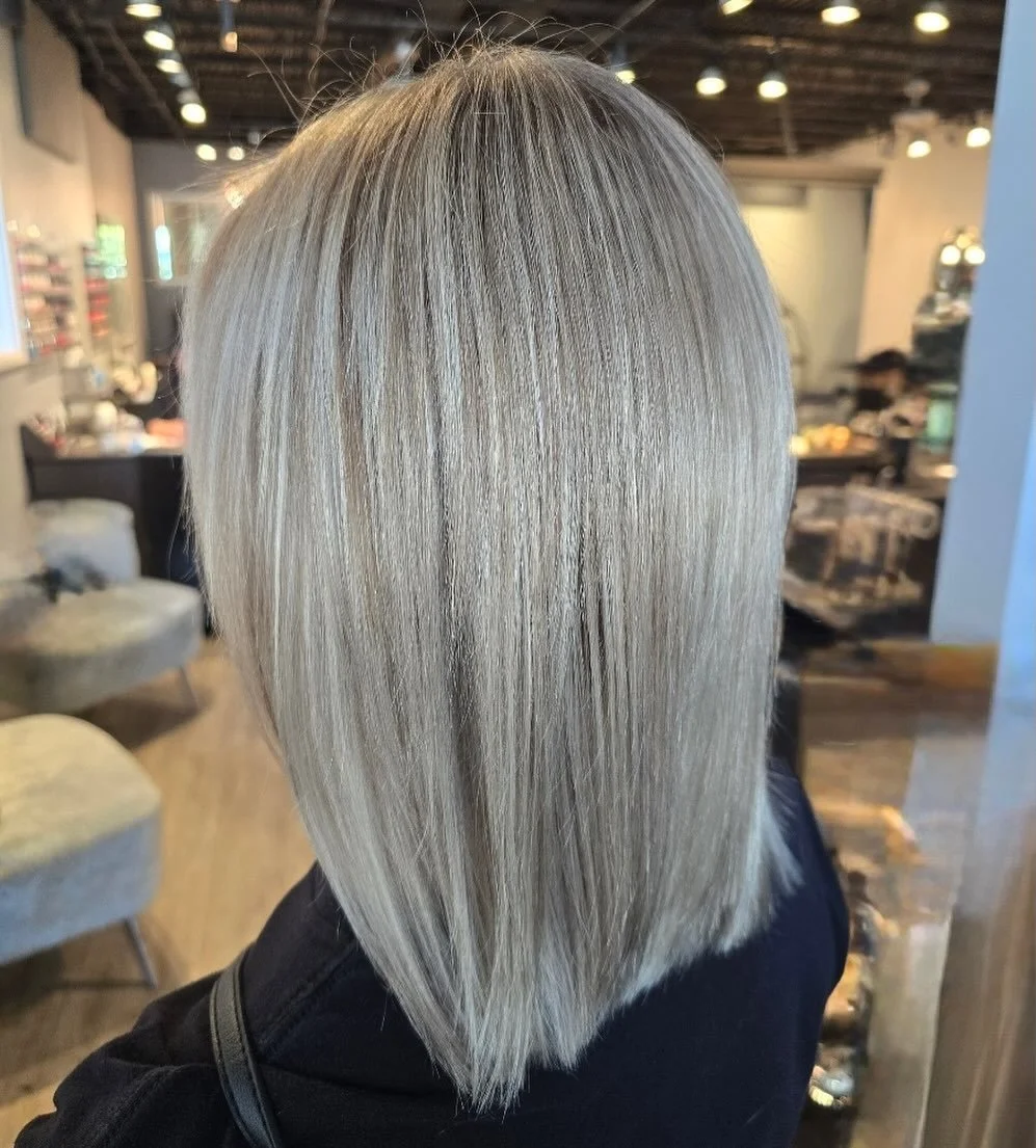 ❄️ Still icy, but way healthier! Tammy added soft lowlights to give our new guest dimension while letting her hair take a break from all-over bleach. Obsessed with this glow-up ✨