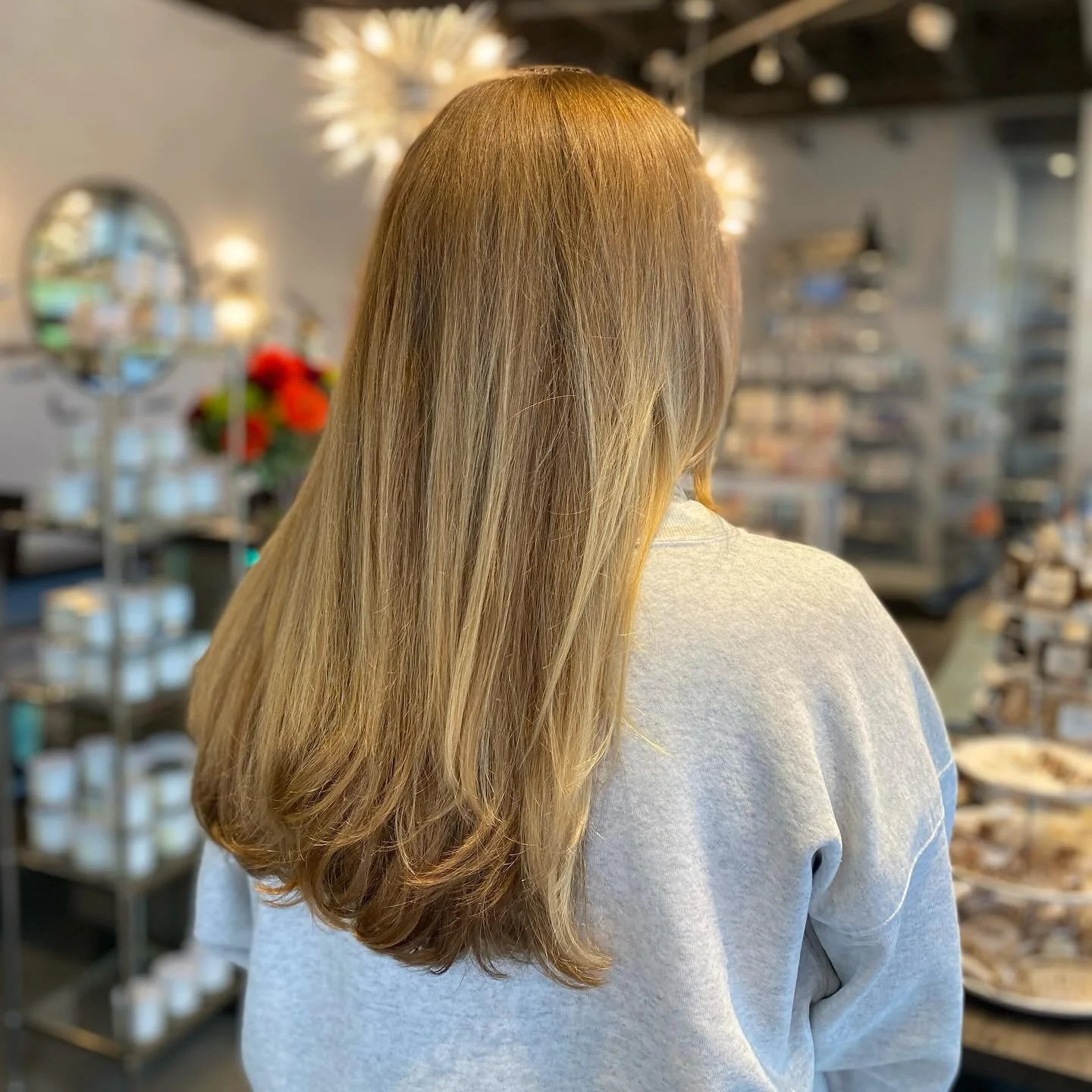 ✨ Today we&rsquo;re showcasing the magic of a blowout ✨
There&rsquo;s nothing quite like that fresh-from-the-chair shine, volume, and bounce. Whether you&rsquo;re getting ready for an event or just want to feel your best, a professional blowout gives