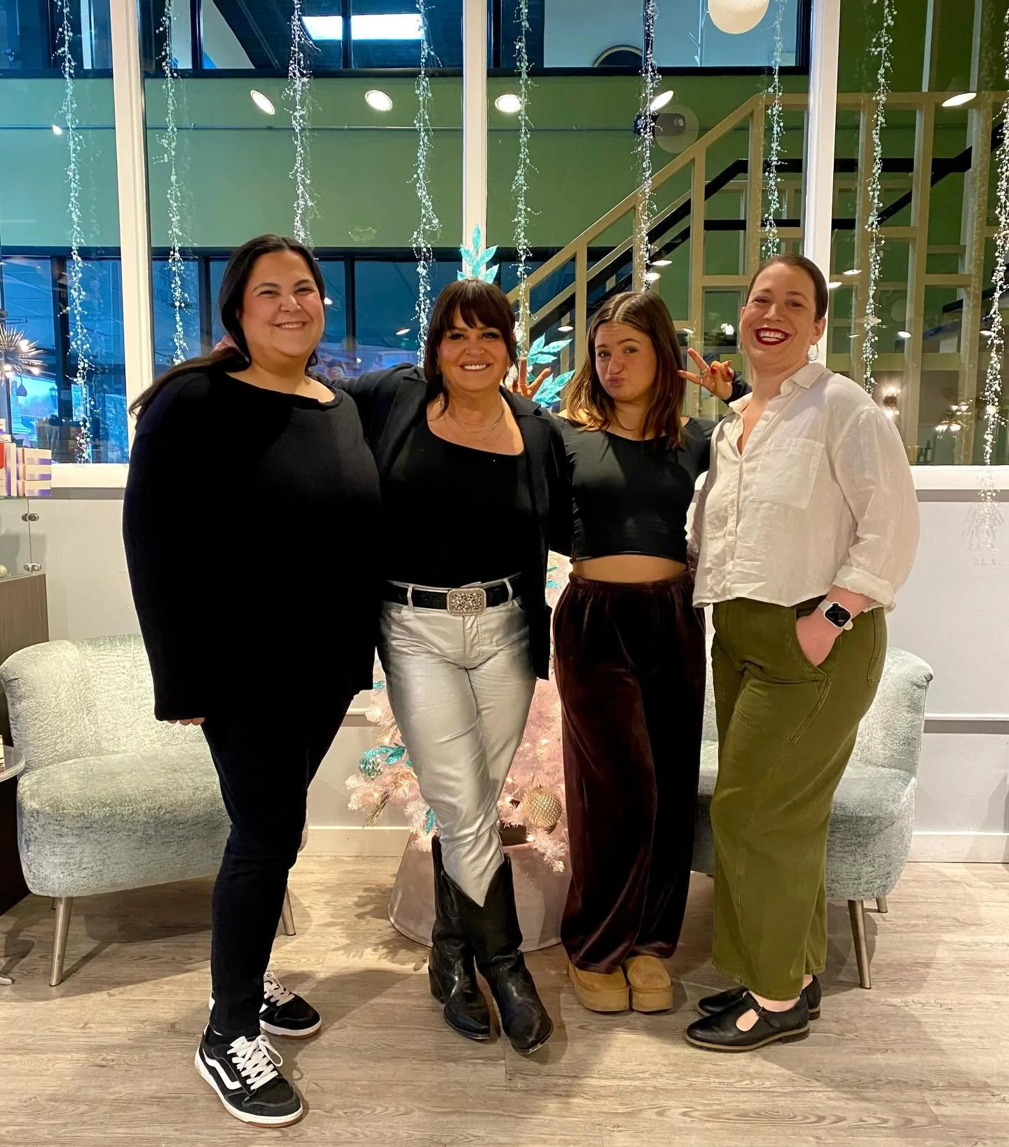 Happy Holidays from all of us at the Indulge 🎄🤍
We&rsquo;re so grateful for another year of hair, skin, self-care, and connection. Thank you for trusting us and supporting our team. Wishing you a season filled with warmth, joy, and a little extra g