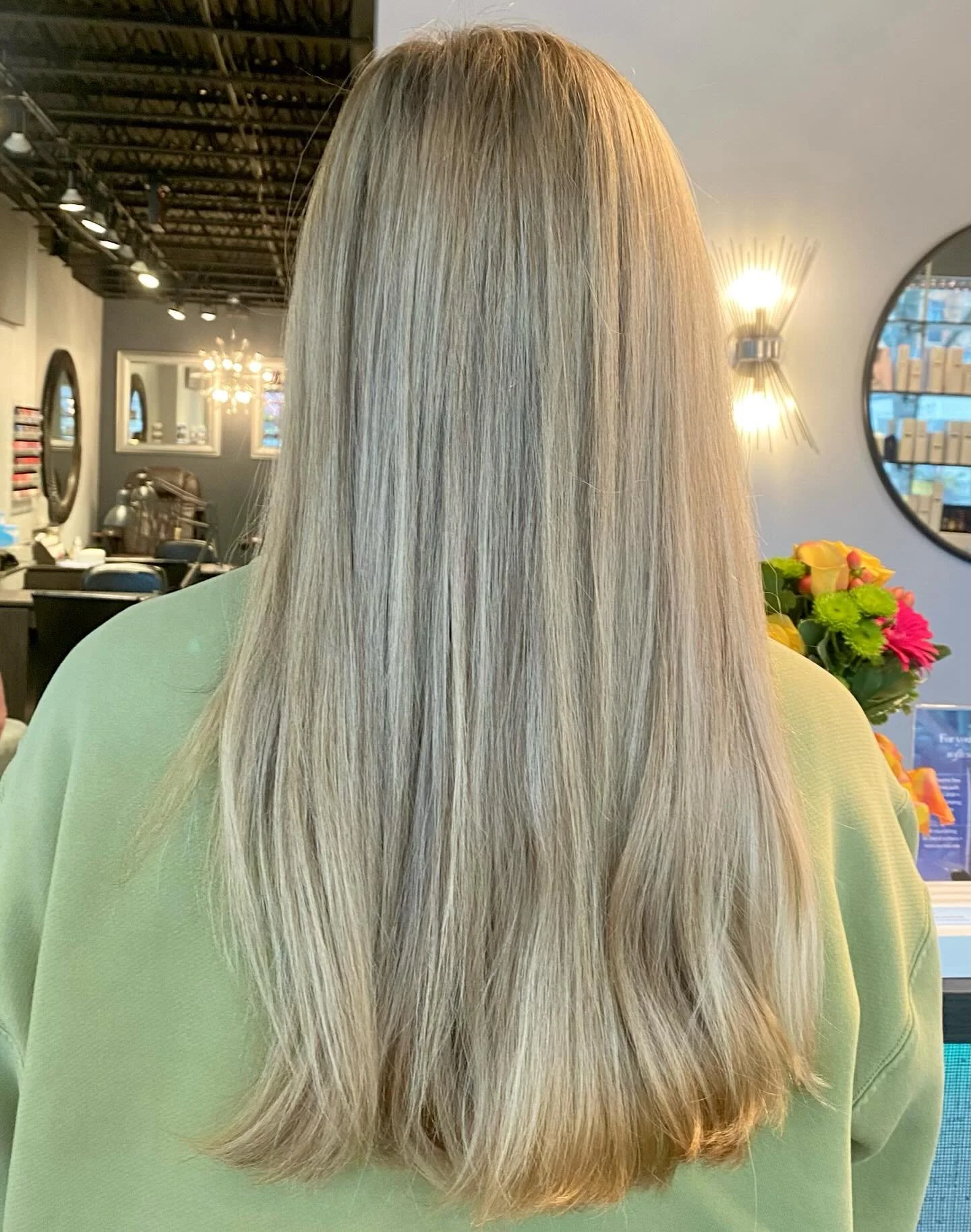 Bethany understood the assignment with this full highlight &mdash; bright, seamless, and glowing from every angle. This is that &ldquo;main character energy&rdquo; blonde that hits different in natural light. 💛

Soft dimension, flawless blend, and a