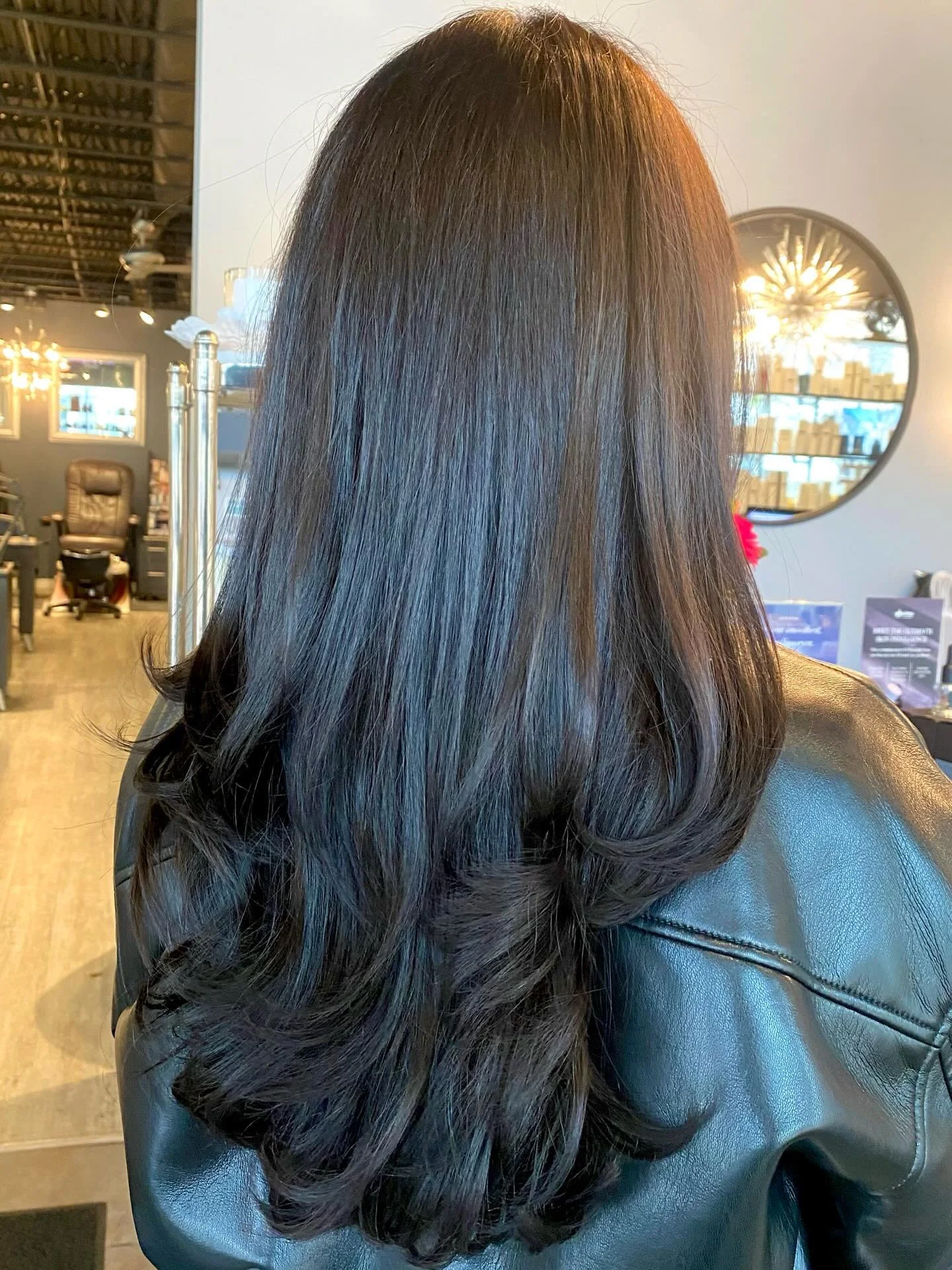 Brunette beauty at its finest 🤎 Layers that move, shine that speaks for itself, and a blowout finished to perfection. Melina did such a fabulous job bringing this look to life!

Your dream hair is just one appointment away &mdash; book now ✨

#hairg