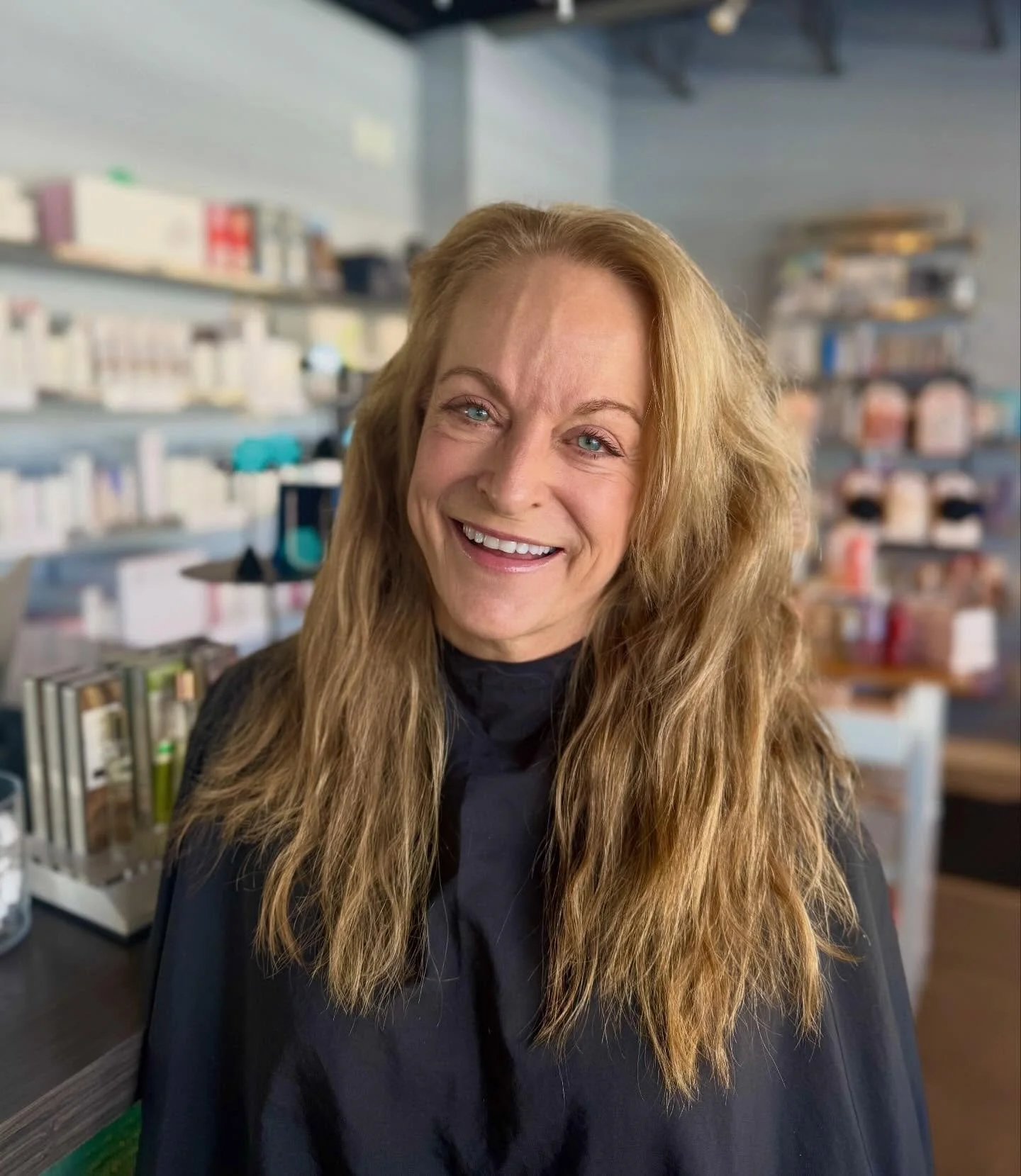 &rsquo;Tis the season for a fresh start ✨ Spring is right around the corner, and there&rsquo;s no better time to embrace a change.
Bethany nailed this bold, fresh chop&mdash;effortless, modern, and full of life.
Say hello to your new season 💛

Book 