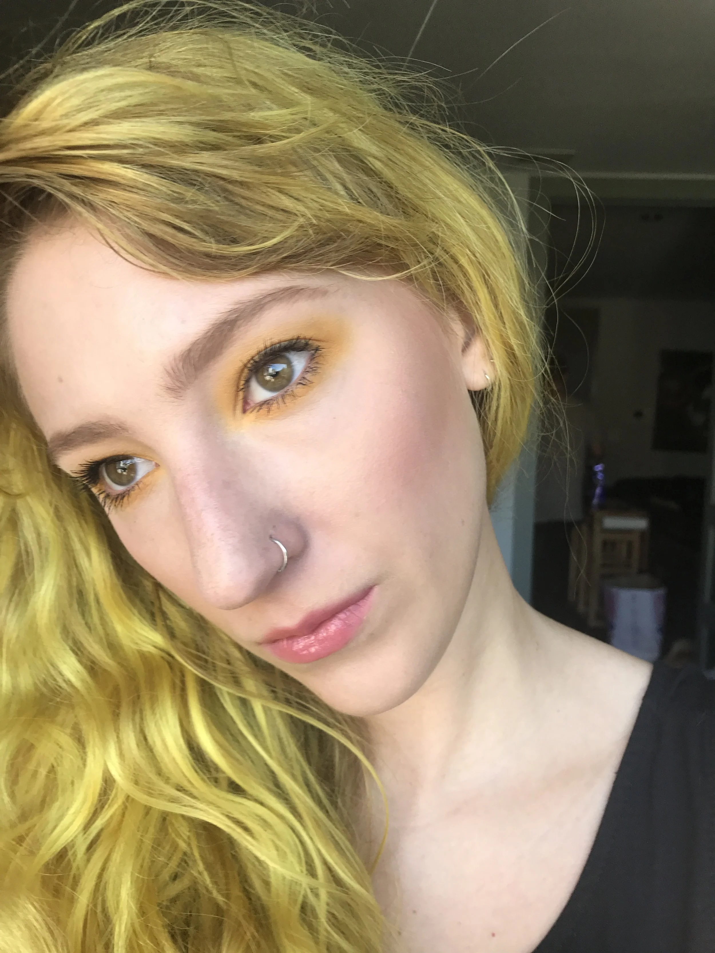 Dummy DIY: "Pop of Color" Eyeshadow