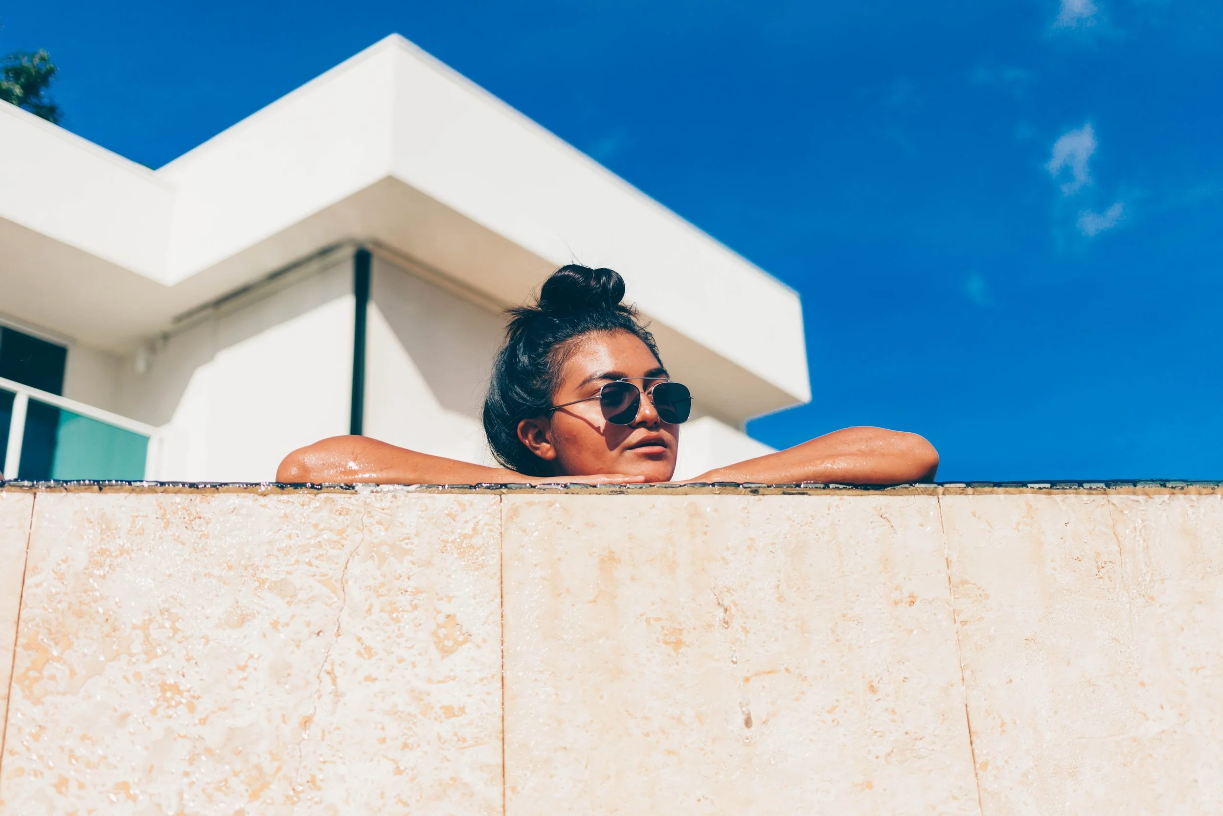 Tip: Dry or damaged hair can retain 55% of the water from the atmosphere. That leaves the hair looking dull, fuzzy, and puffy. It also will not swell the strands evenly so it tends to look extra wonky and awkward. Keeping your hair healthy is the first step to fighting frizz. Photo by Garett Mizunaka on Unsplash