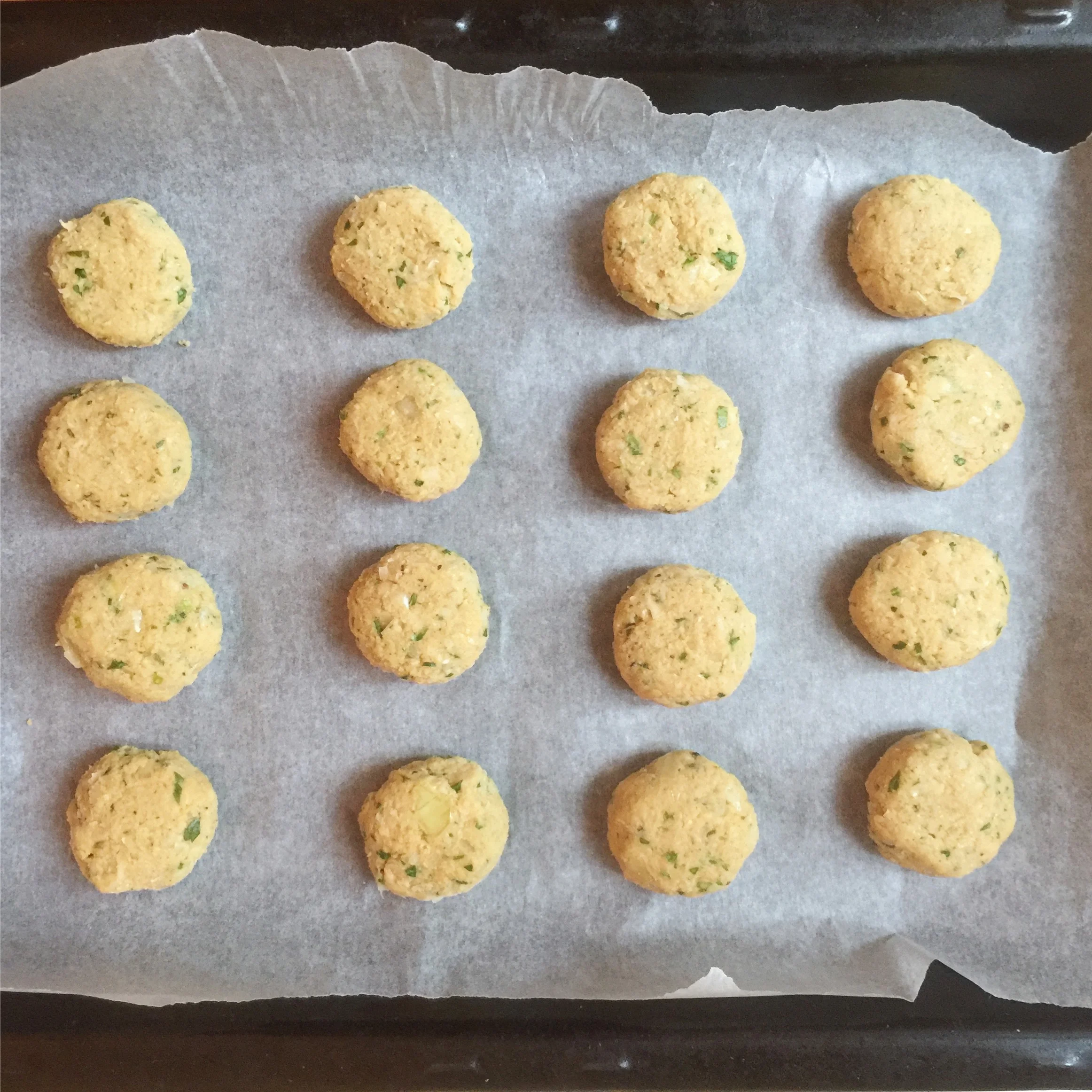 Vegan baked falafels recipe - high in protein and low-fat