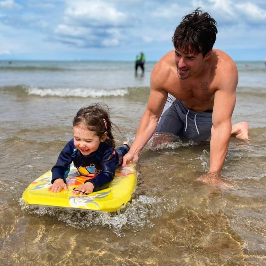 &lsquo;Staycationing&rsquo; ain&rsquo;t so bad! 🌊🏄&zwj;♀️🤙 

Where are you going on holiday this year?

#staycation #ukholiday #bodyboarding #woolacombe #devoncoast #beach #surferdude #getoutside #summerfun #coldwaterswimming #seaswimming #fun #pl