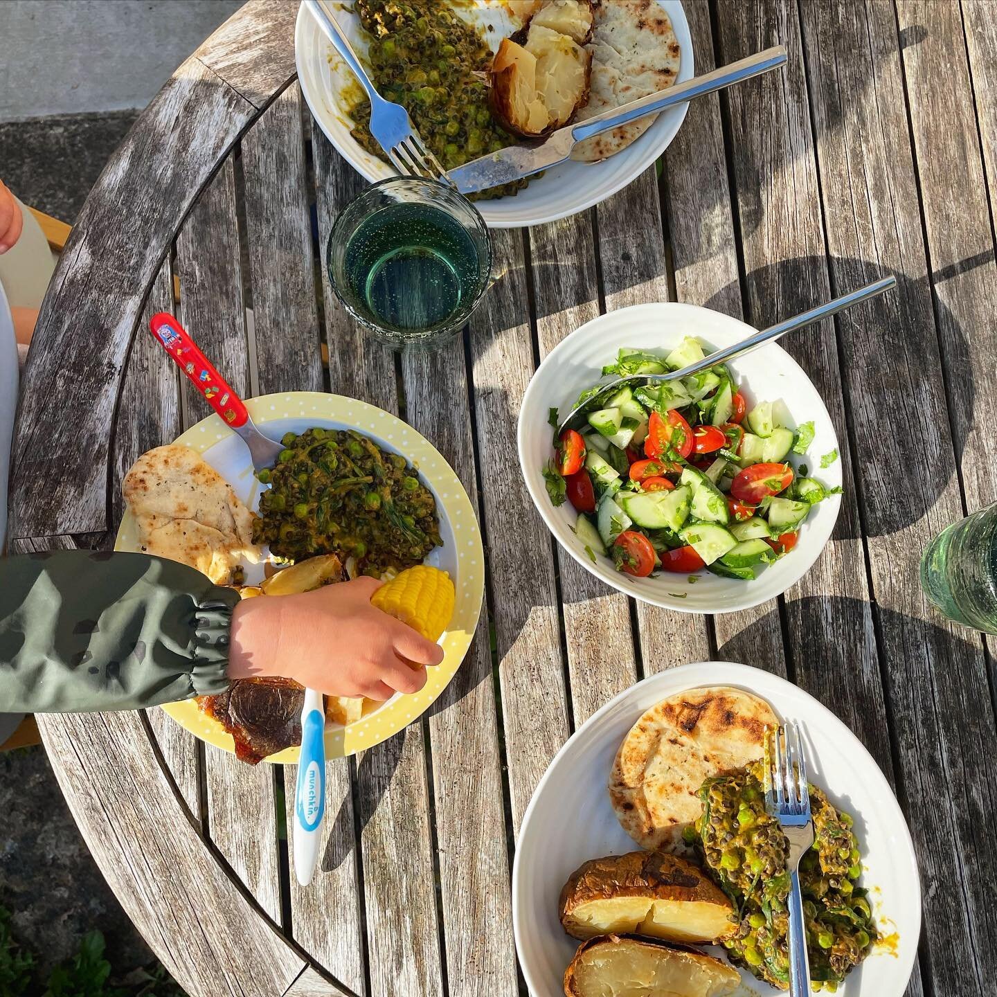 Food + family + sunshine - a combo that will never fail to make me happy ☀️🌱😊

We just had a quick dhal with added spinach and peas, baked potato, naan bread, and a simple mint and coriander salad. 

Super tasty, although I&rsquo;d be happy eating 