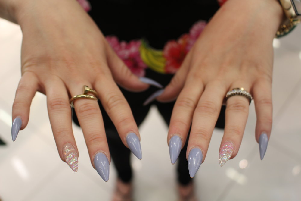 Unicorn nails on Marietta Castro were literally on point! 