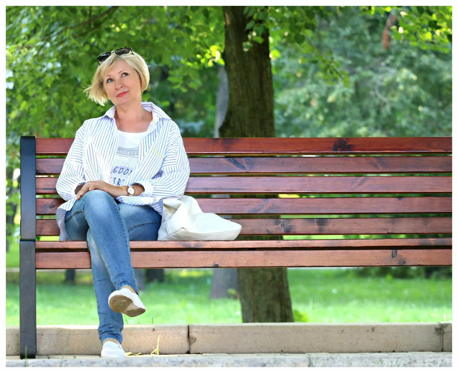 woman-bench-stand-by-blonde-157622.jpeg