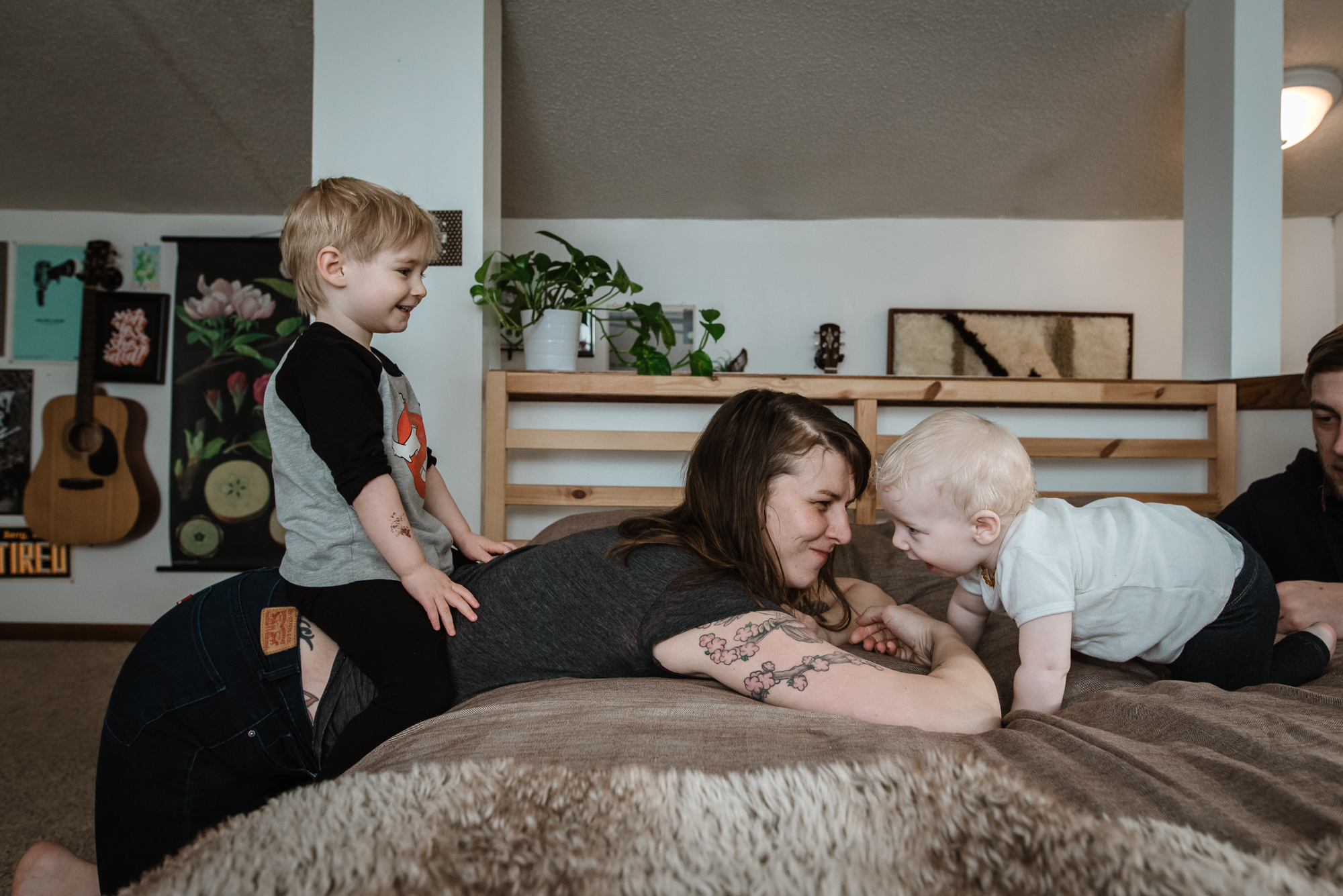 Minneapolis Breastfeeding Family Photography-6.jpg