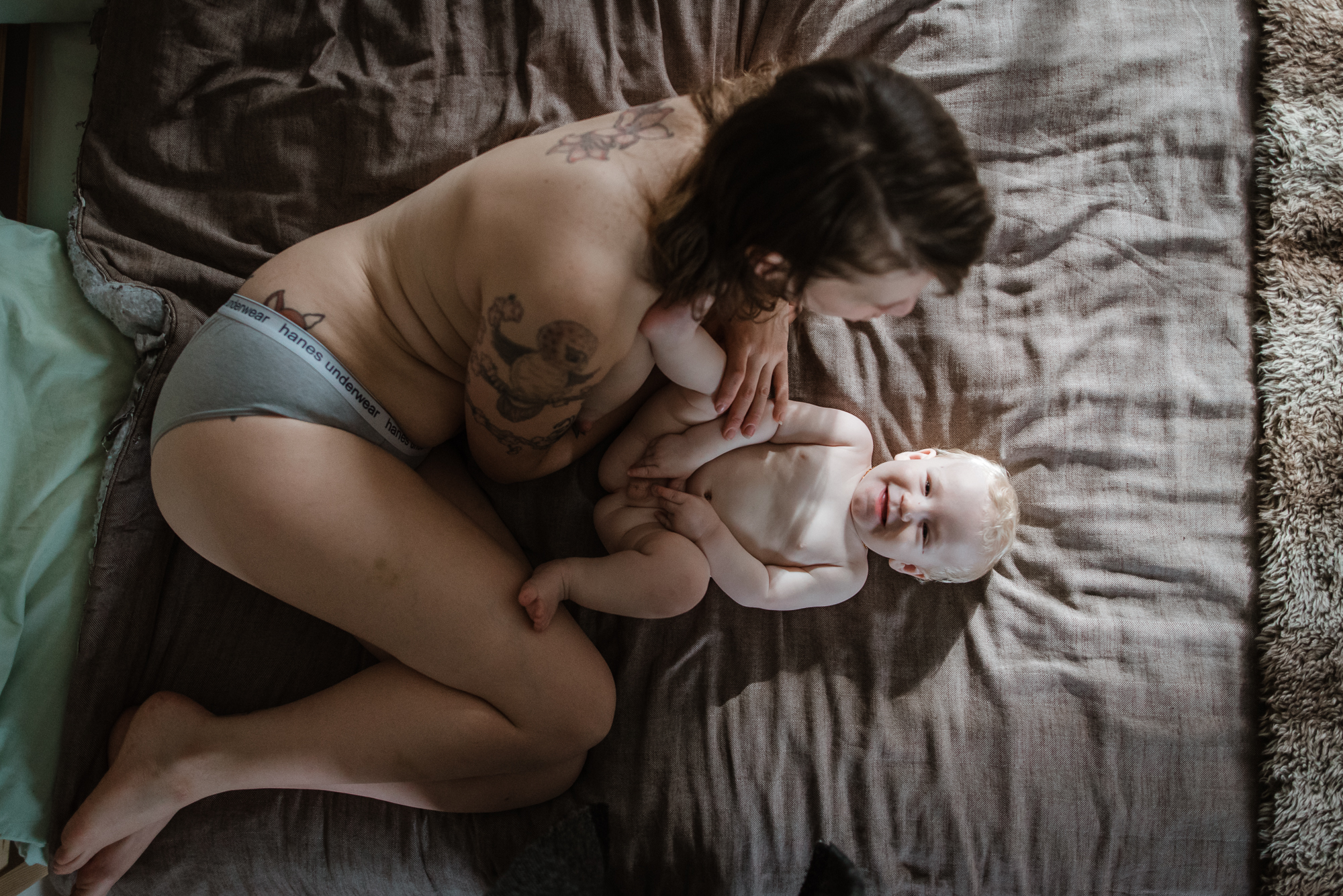 Minneapolis Breastfeeding Family Photography-13.jpg