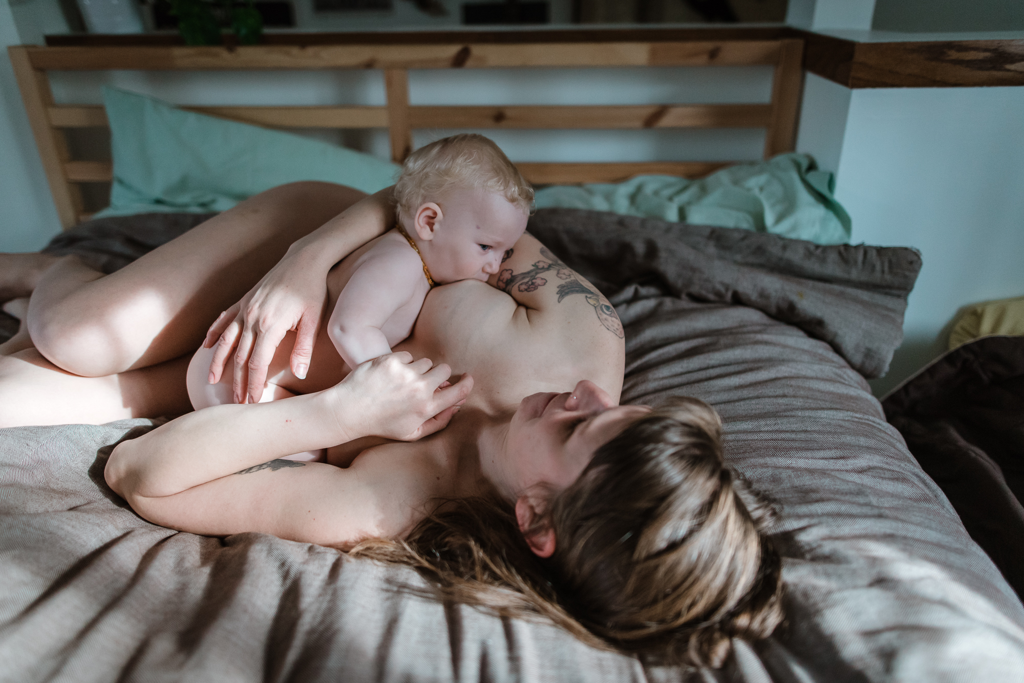Minneapolis Breastfeeding Family Photography-14.jpg