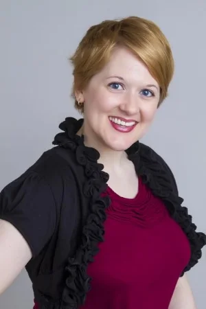 Elizabeth Morris Headshot.jpg