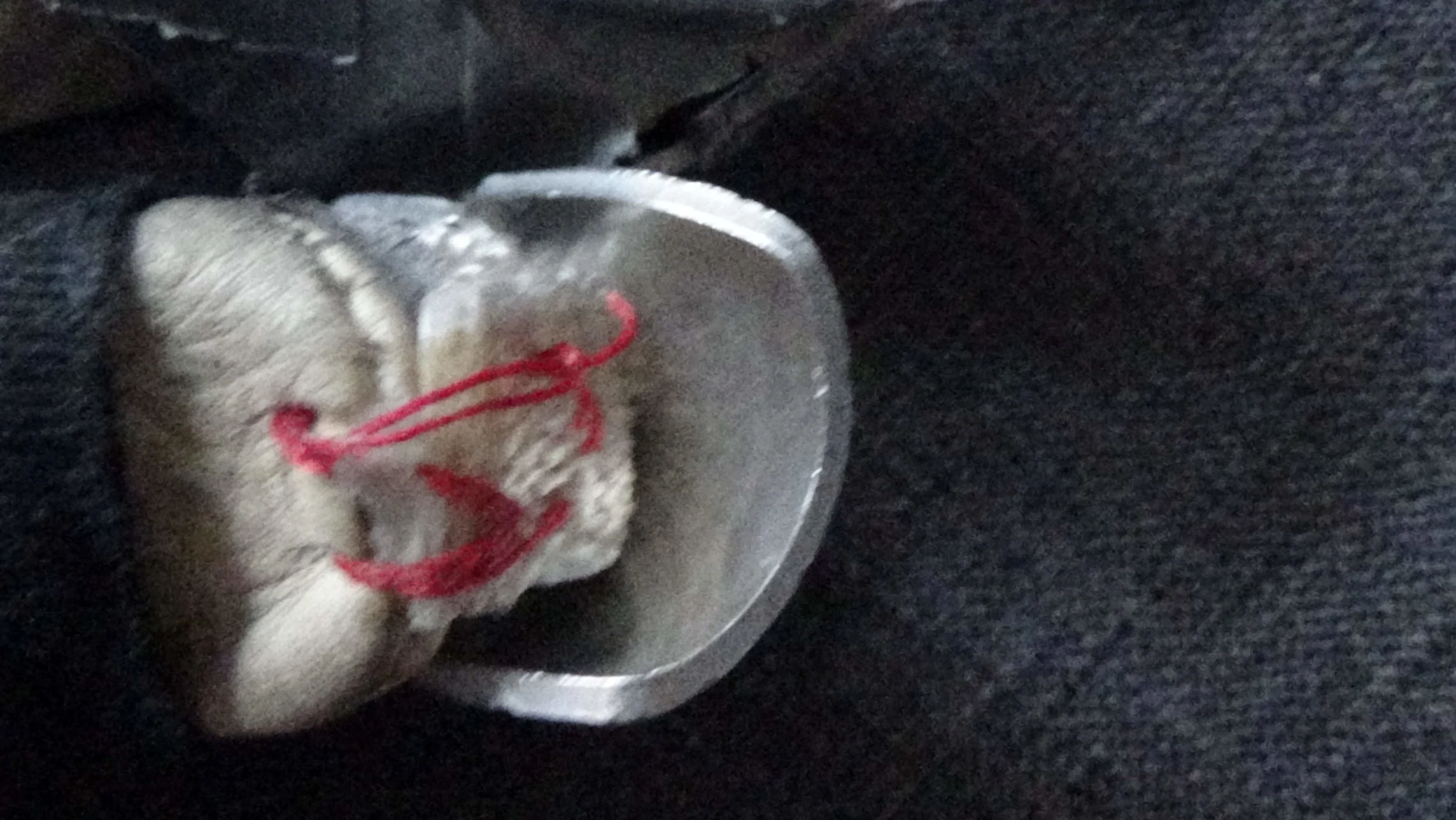 The fingertip threading is insufficient