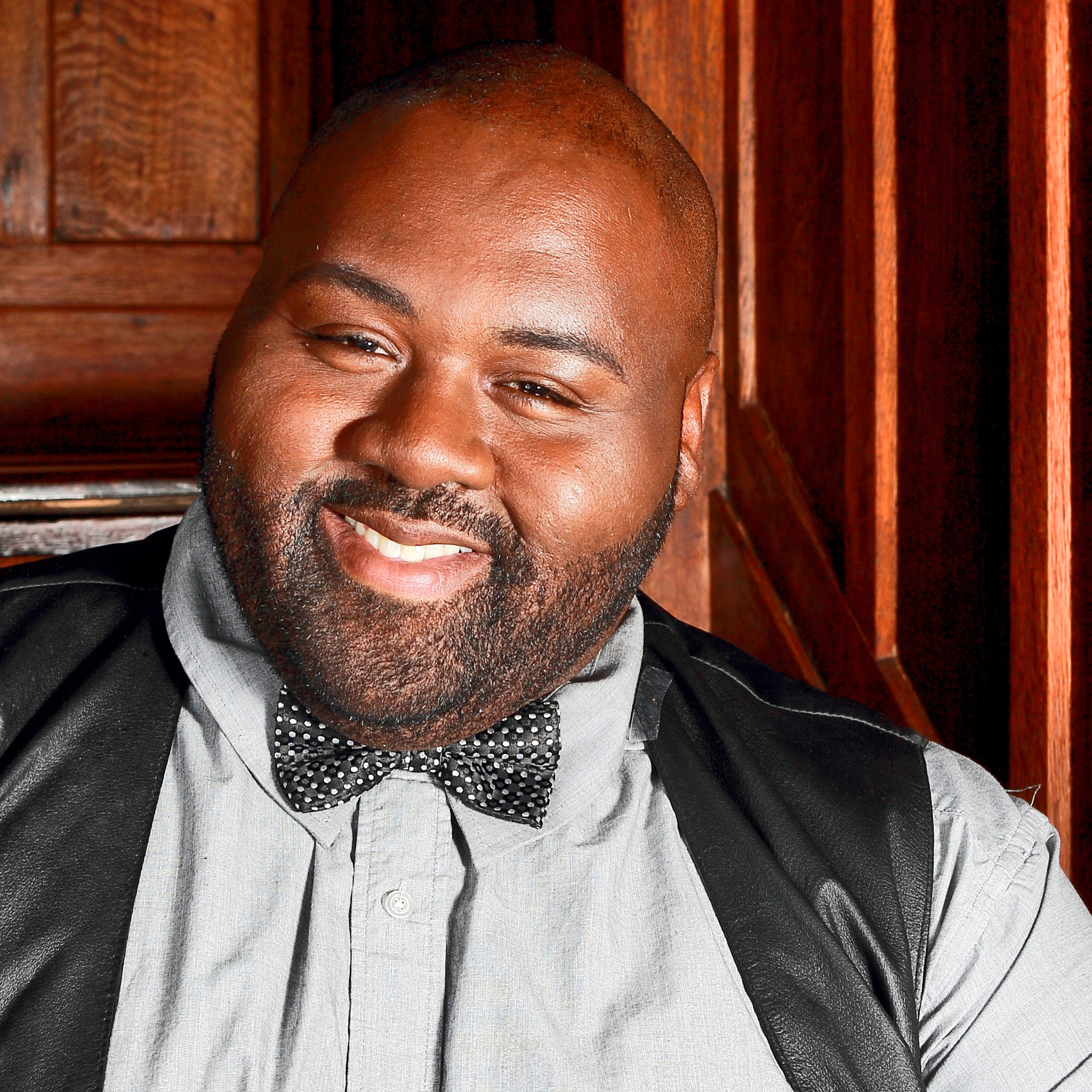 KENNETH GADDIE as P/TANK Kenneth aka Woodie is a native of Arkansas and holds a Liberal Arts: Music, Theater and RTVF degree from the University of Arkansas Little Rock. Kenneth comes from a talented family of singers, artists, actors and comedians. He has performed in a variety of shows across the state some credits include: Hair, The Comedy of Errors, The Chekhov Project and Numb. He has toured regionally with Poet and Playwright Jennifer Davis with her original stage play “Freedom. Kenneth has also starred in several short and feature films such as Dice, God’s Not Dead 2, I’m Almost Somebody and Then There Was Joe. He has shared the stage with several industry greats like Smokie Norful, Rodney Bryant, Tommy Davidson and Broadway’s own the late great Lawrence Hamilton. Kenneth also took his talents internationally with visits to Central and South America. I’m honored to have had the opportunity to be apart of Justin’s vision and I would like to dedicate my performance to my aunt who died of cancer earlier this year.