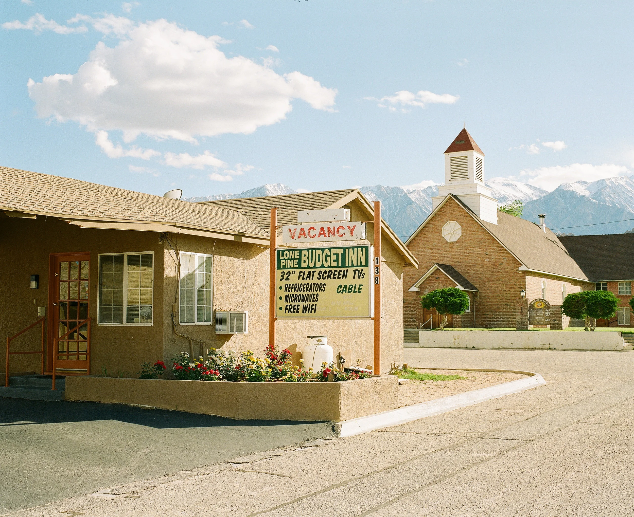 Lone Pine Motel