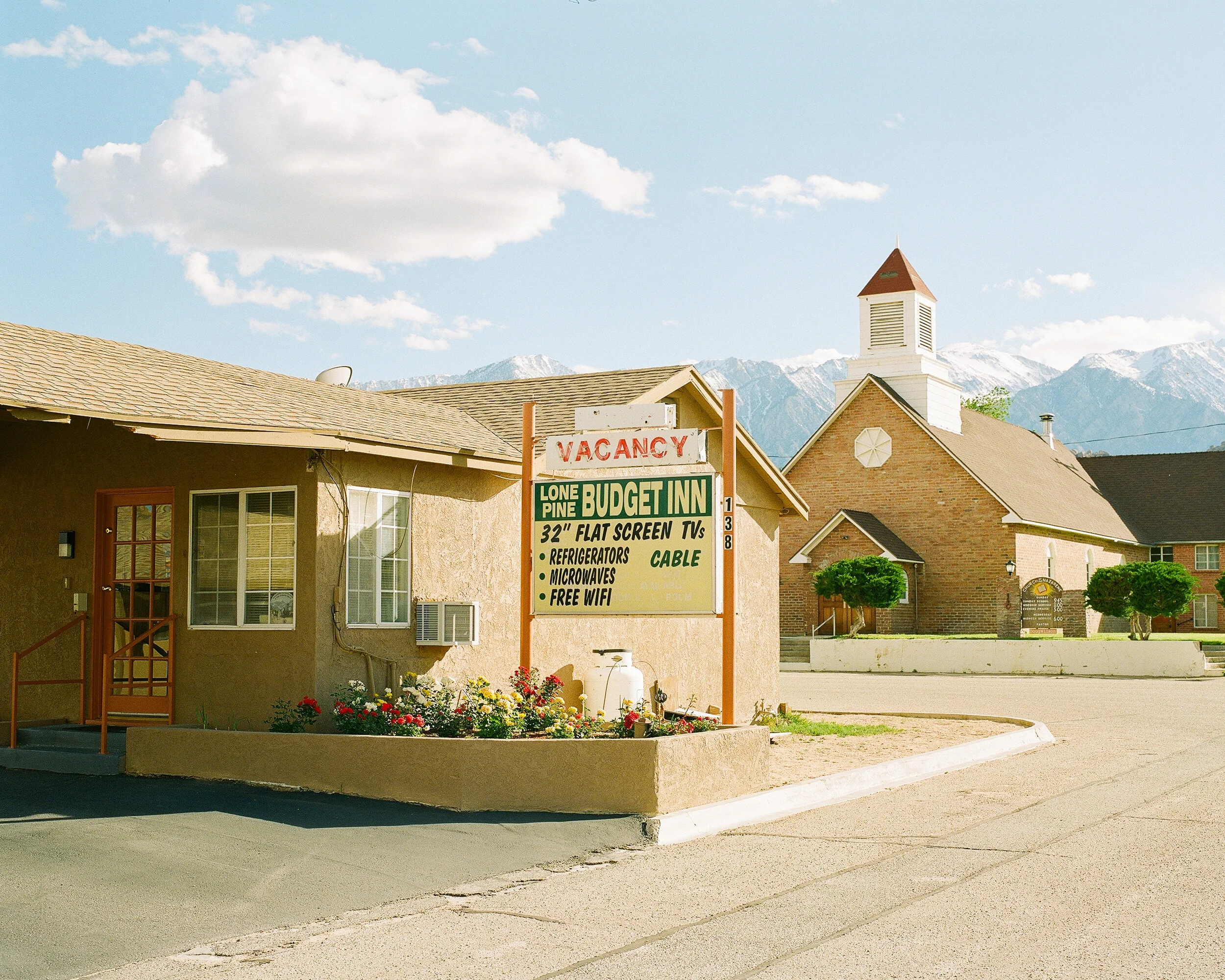 Lone Pine Motel