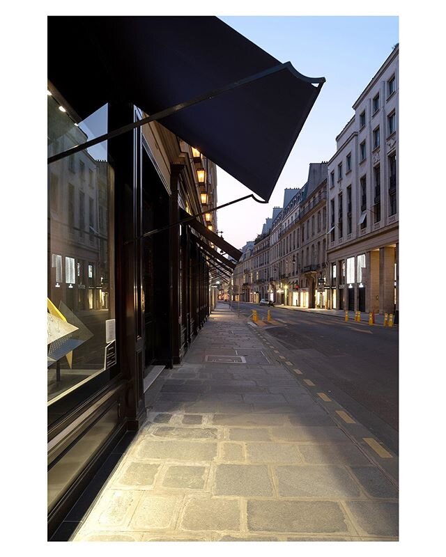 #ruesainthonore #covıd19 #confined #parisfrance #nobody @ludoviclecouster #empty #vide #street