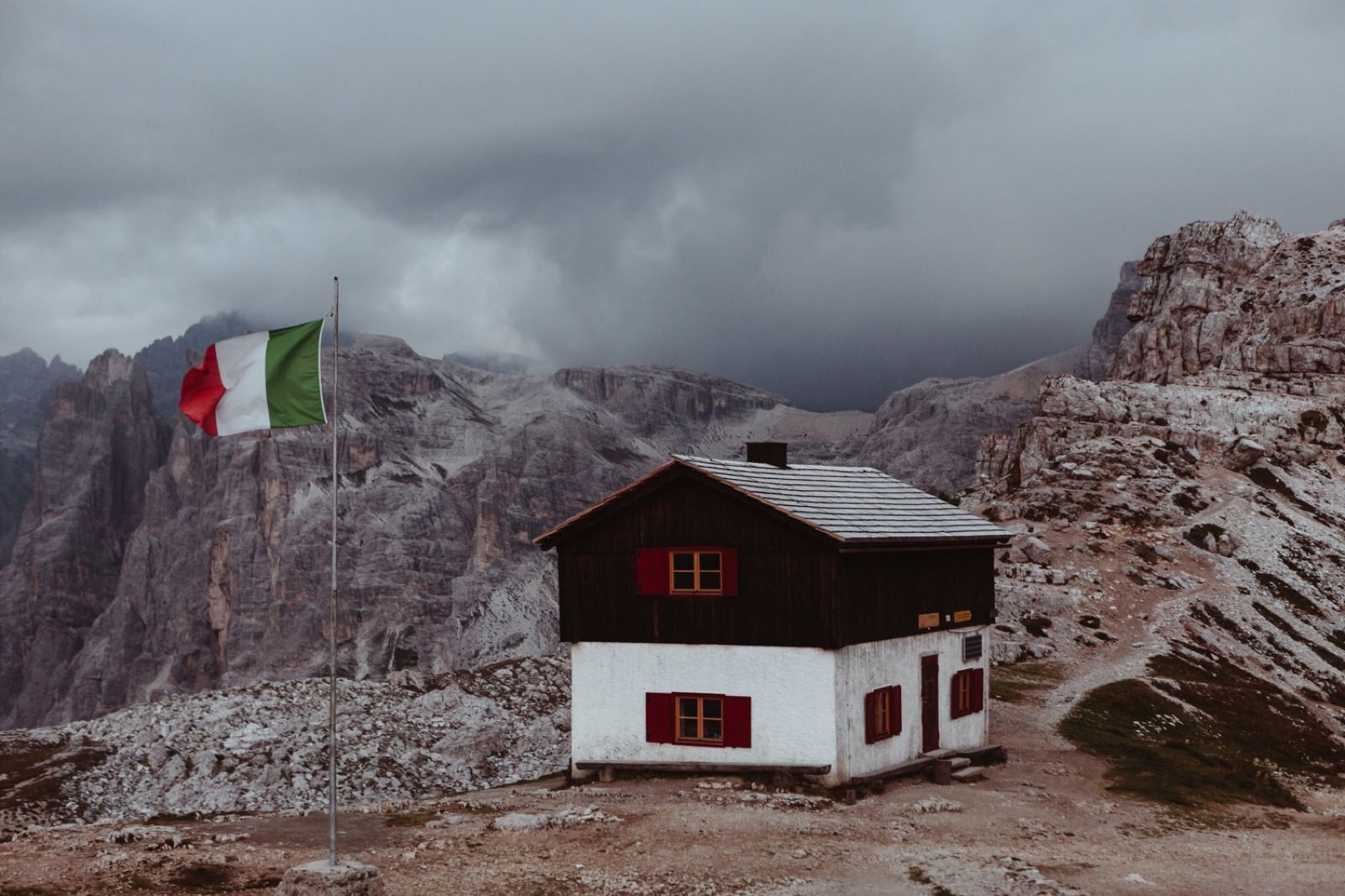 Trekking Adventurous Shooting in Dolomites Italy Fotomagoria 3.jpg