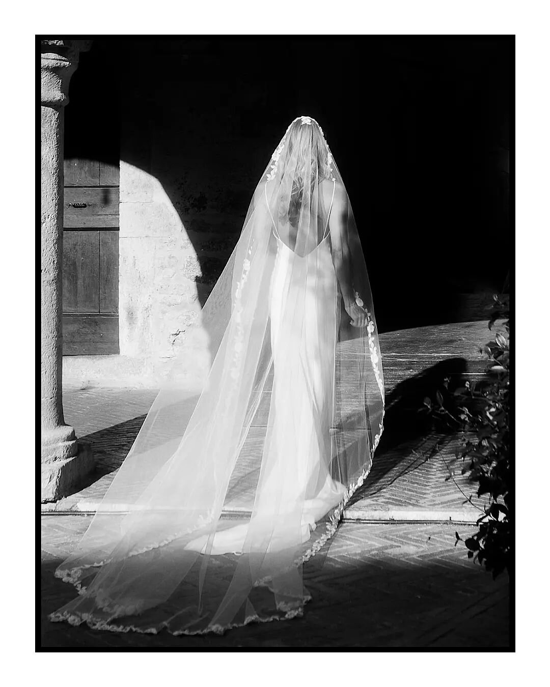 Unforgettable wedding in Umbria's old monastery.
The full story is newly launched on my blog⚜️

Planning, style, design @theweddingboutiqueitaly 
Florals: @theweddingboutiquebloom 
Videographer: @lumos_produzioni 
Photographer: @fotomagoria_com 
2nd 