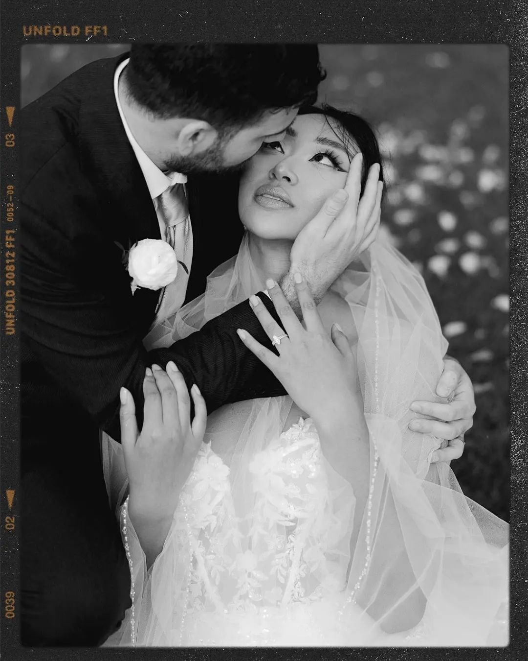 Throwback to this fairy tale destination wedding in Umbria. The weather gifted us all possible shades of sun, rain, double rainbow 🌈 and storm but always on time. 

So when the ceremony was taking place, the sun was shining, when I was taking photos