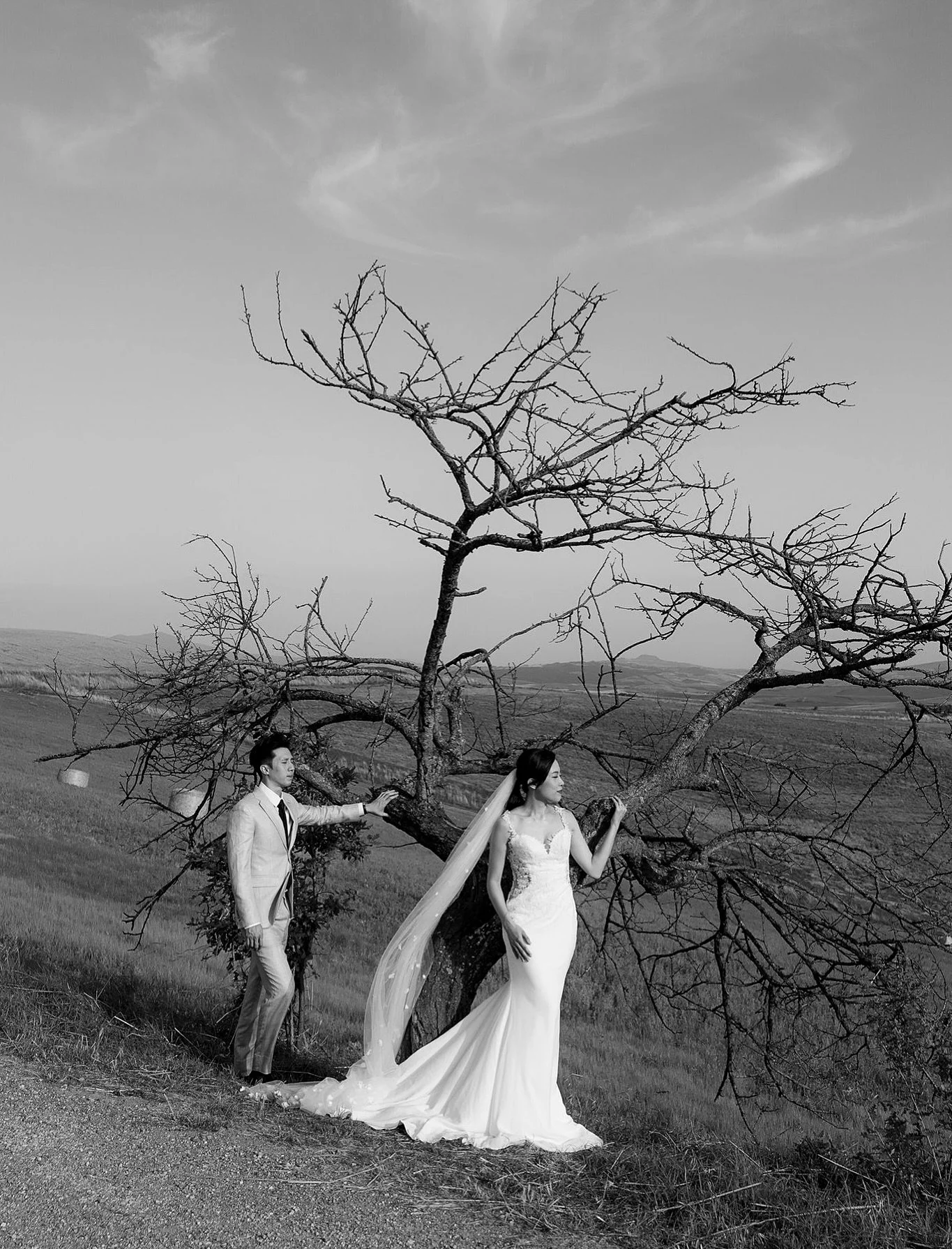 This landscape never gets old. It&rsquo;s been 9 years since I moved to Tuscany, yet its views keep inspiring me. Every photoshoot feels like a challenge, familiar places, but I always try to see them in a new way🌿

.
.
.
.
.
.
.
.
.
.
.
.
.
.
.
.
.