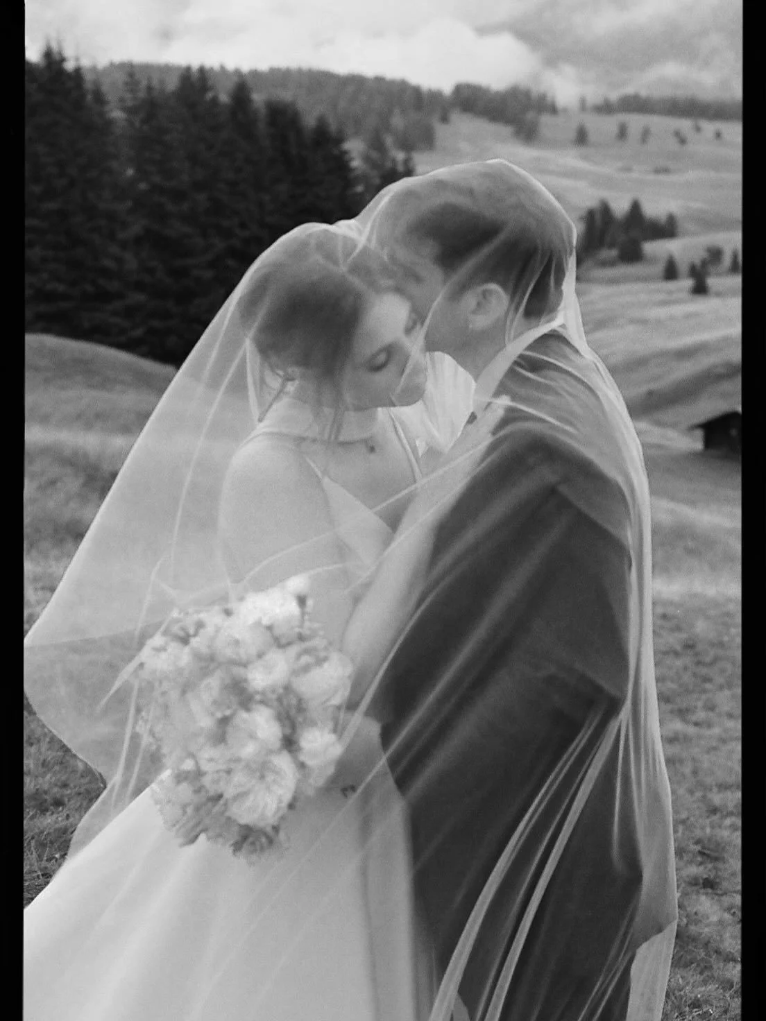 These photos of Katie and Jono were captured on 35mm film during their beautiful summer elopement in the Dolomites. ✨
Just a few fleeting moments, yet they carry so many emotions ...
Florist @paolasimone.fiori.design 
.
.
.
.
.
.
.
.
.
.
.
.

#weddin