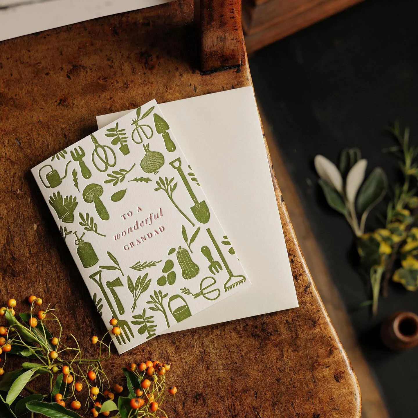 🌽🌾🌱Some lovely new cards and prints have been making their way onto the website... Just the new large screenprints to go! 
.
.
.
#grandadcard #letterpresscards #birthdaycard #luxurycards #greetingscard #printmaking #print #illustration #gardeningg