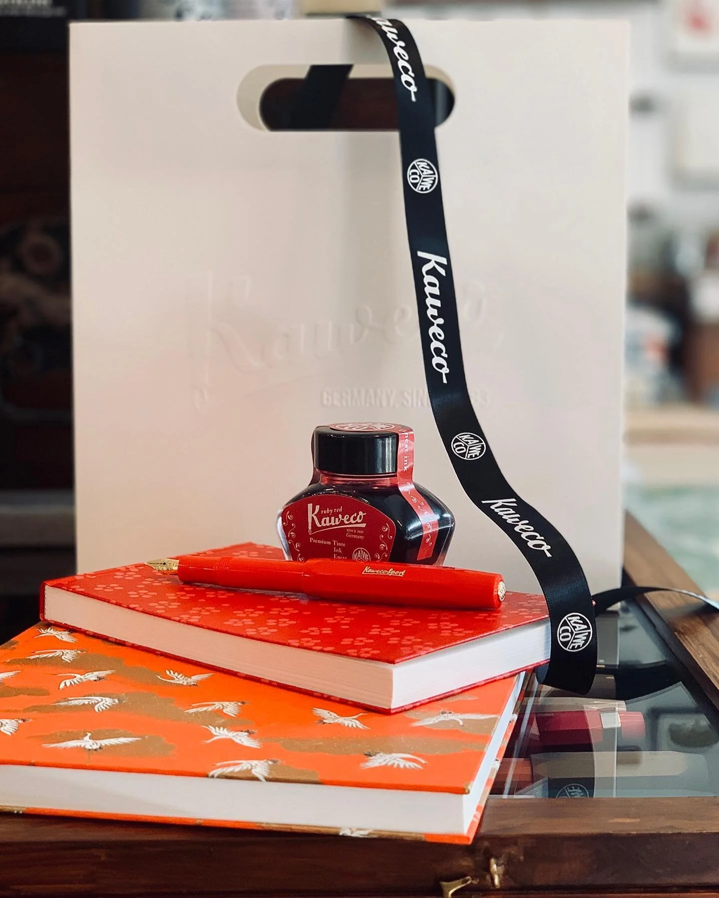 🎁 B E A U T I F U L  G I F T S 🎁 I love browsing the shop putting pretty bits together to make wonderful present parcels. Colour coordinated, classic stationery makes for a very stylish and practical gift, for even the most awkward recipient. I&rsq