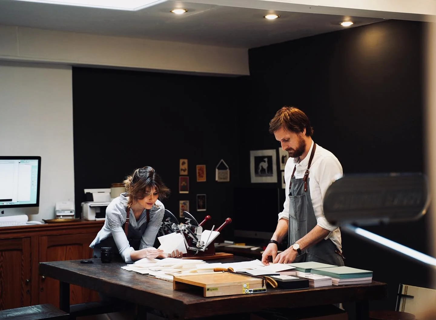 🙋🏻&zwj;♀️🙋🏻Thought we better do a post to say hello to our new followers! &quot;Hi!&quot; 

Artcadia is me, Vici (Designer), my husband Adam (Printer), Savanna (Everything elser) and occasionally my dear mother Jayne (Sporadic shop cover-er). 

T