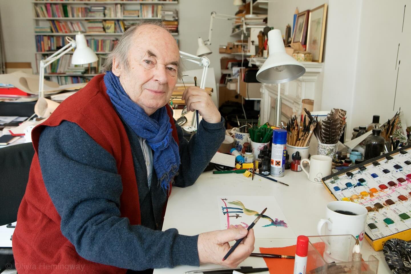 Some previously unseen portraits of @quentinblakehq - you can see how relaxed it was. I have always loved his work - he really is one of the best humans!

These, plus more will shortly be on @bridgemanimages 
Quentin Blake Images &copy; Olivia Heming